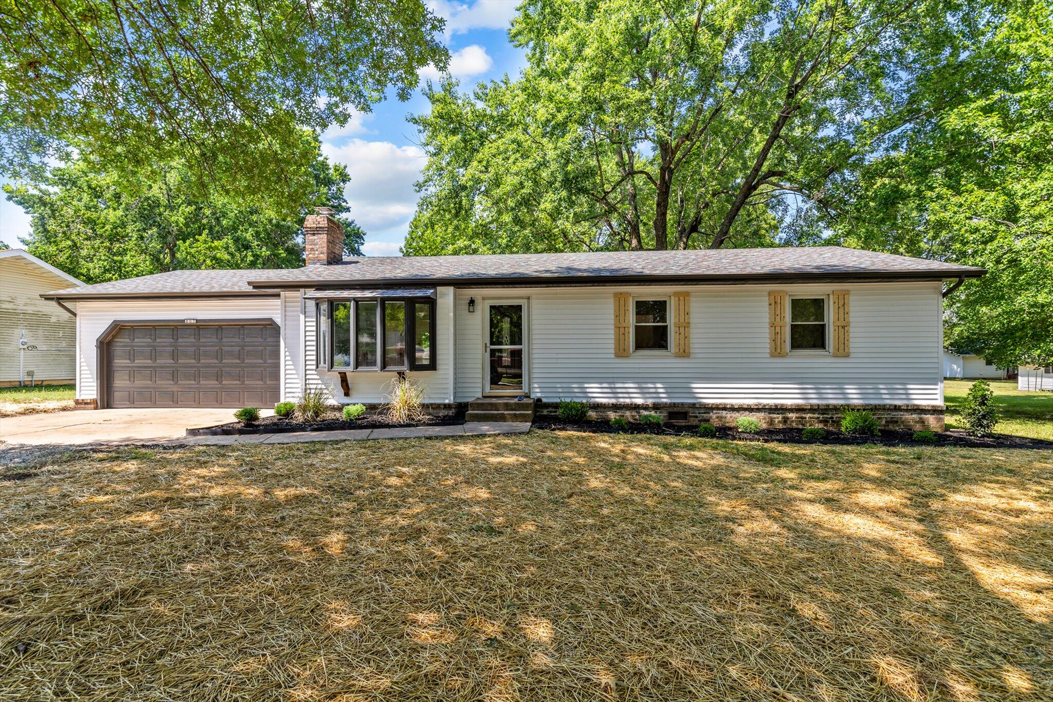 907 South Oak Street Property Photo 1