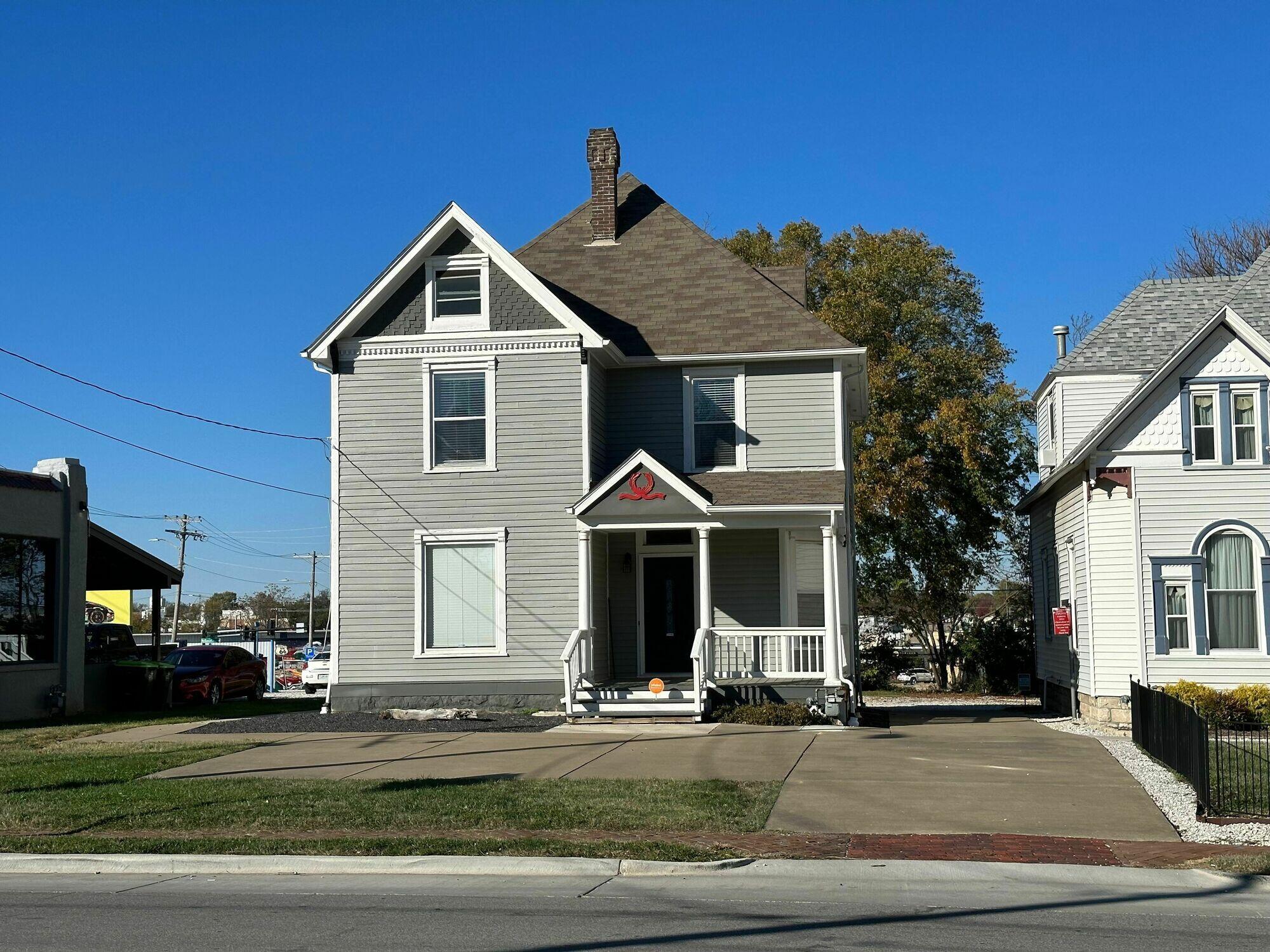 633 West Walnut Street Property Photo 1