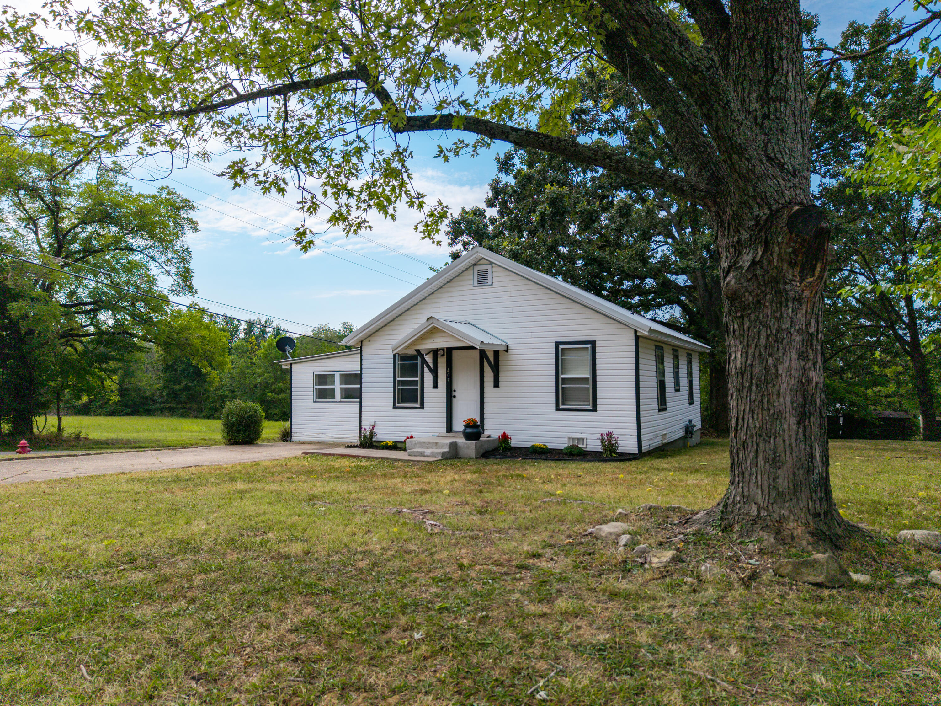 407 Grand Avenue Property Photo 1