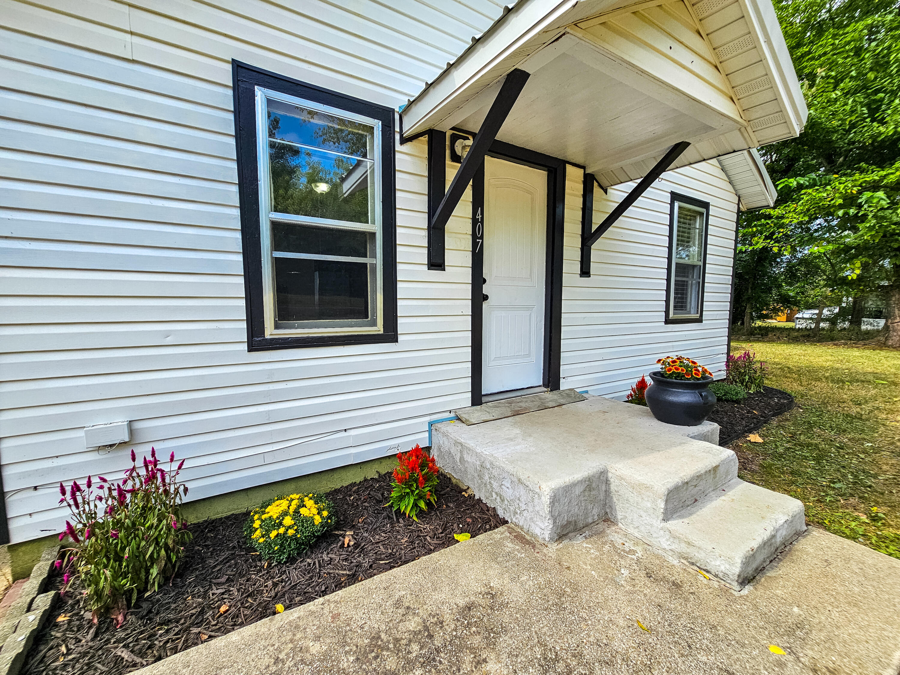 407 Grand Avenue Property Photo 5