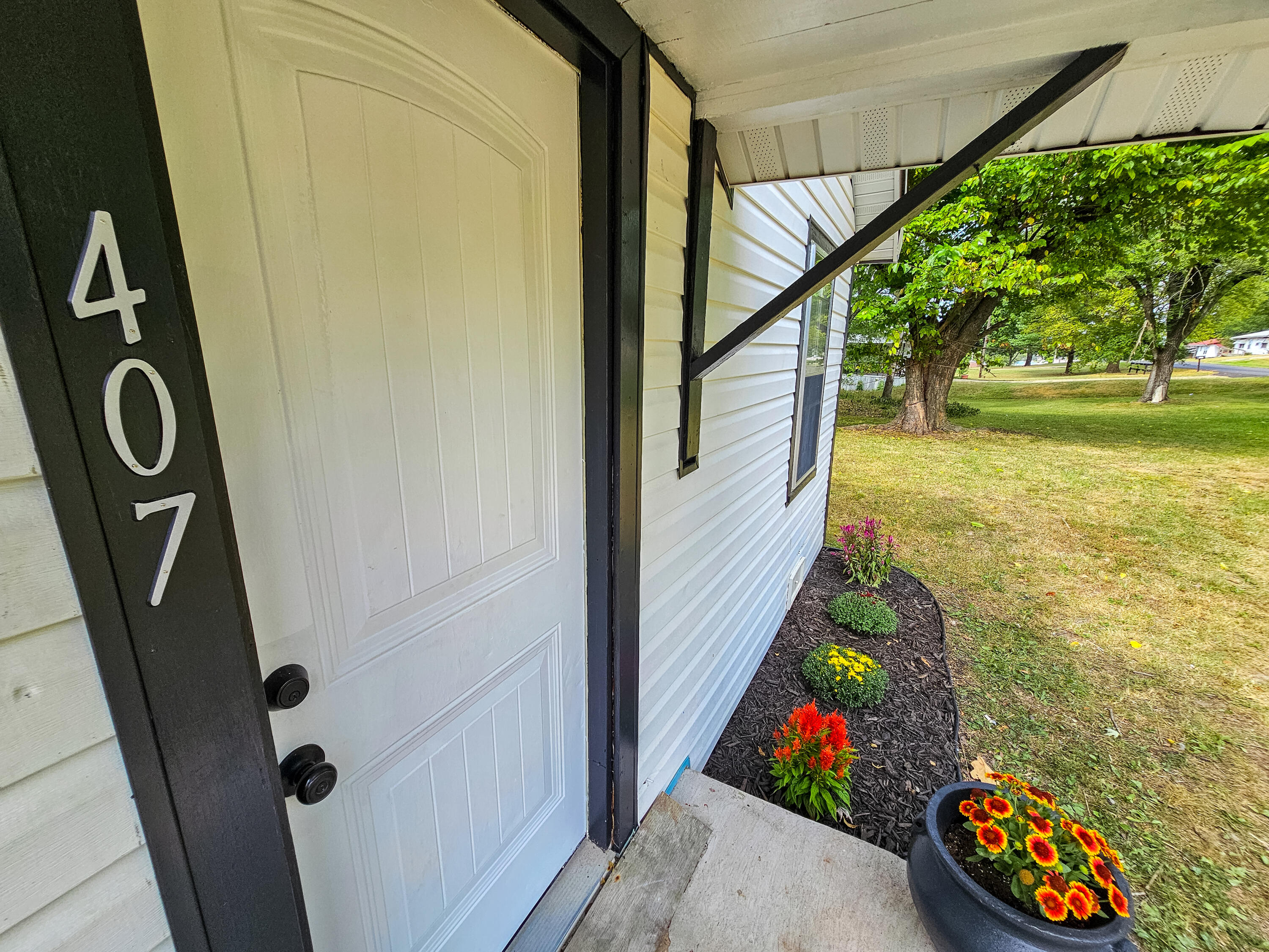 407 Grand Avenue Property Photo 6