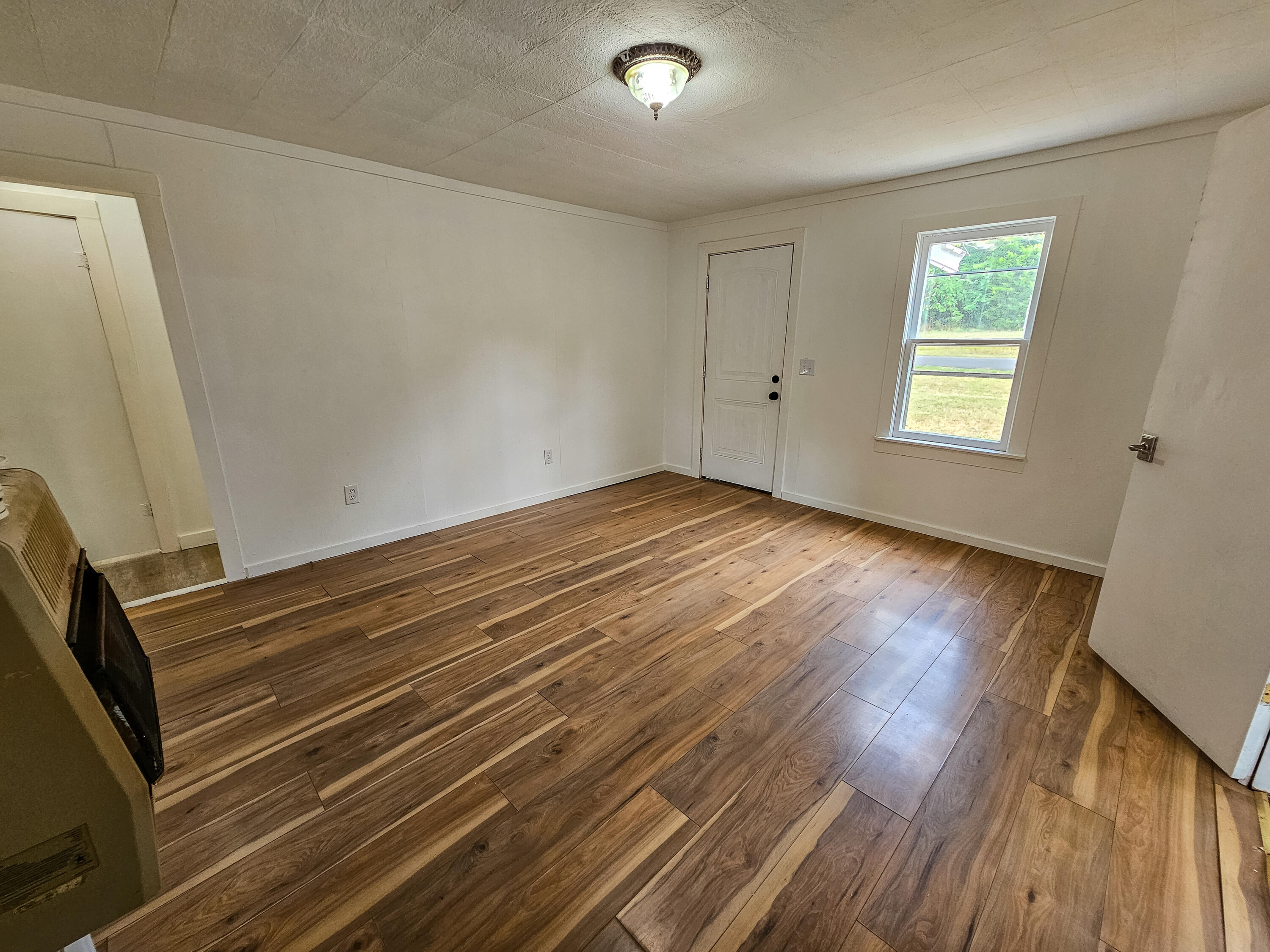 407 Grand Avenue Property Photo 12