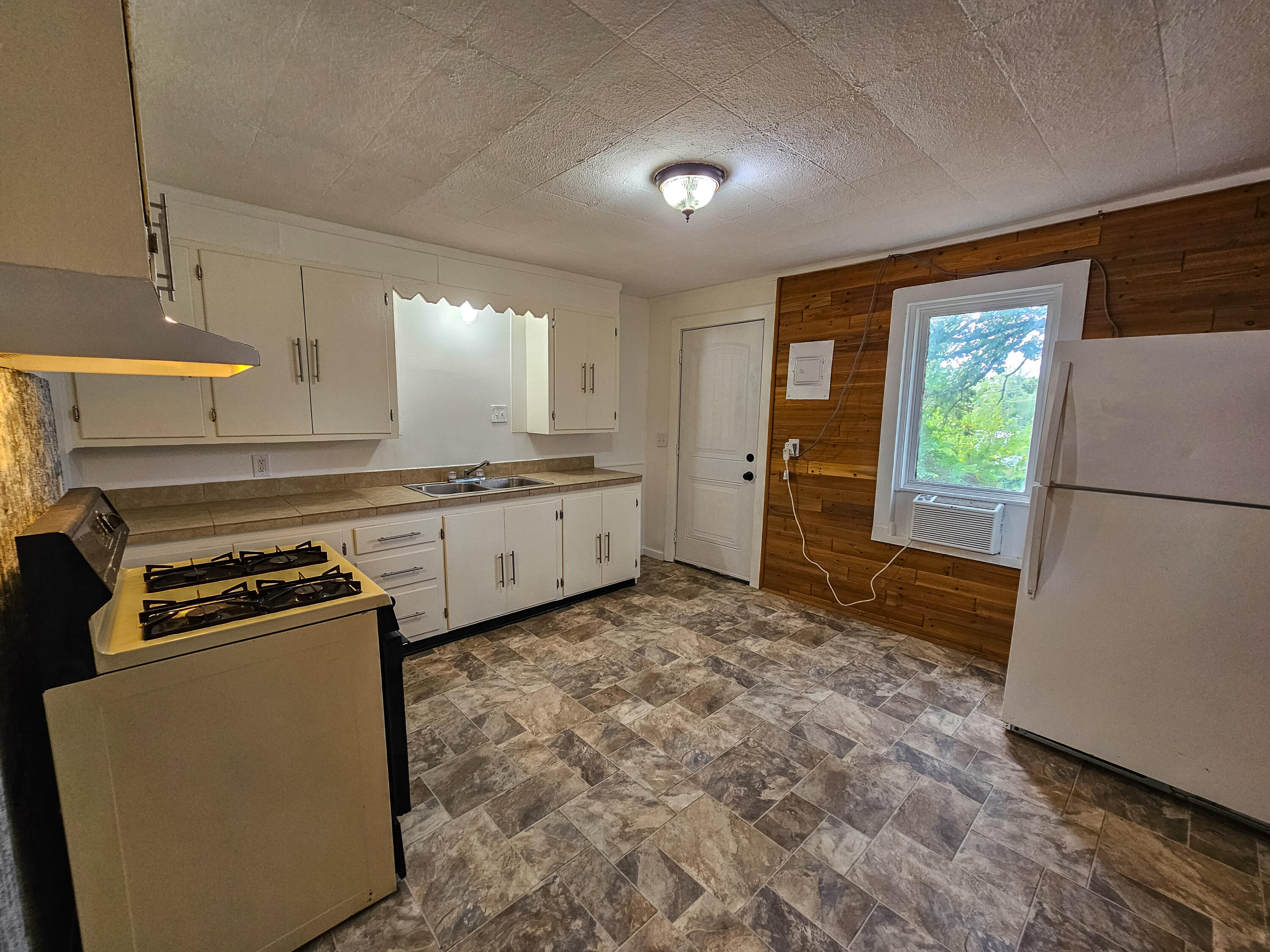 407 Grand Avenue Property Photo 16