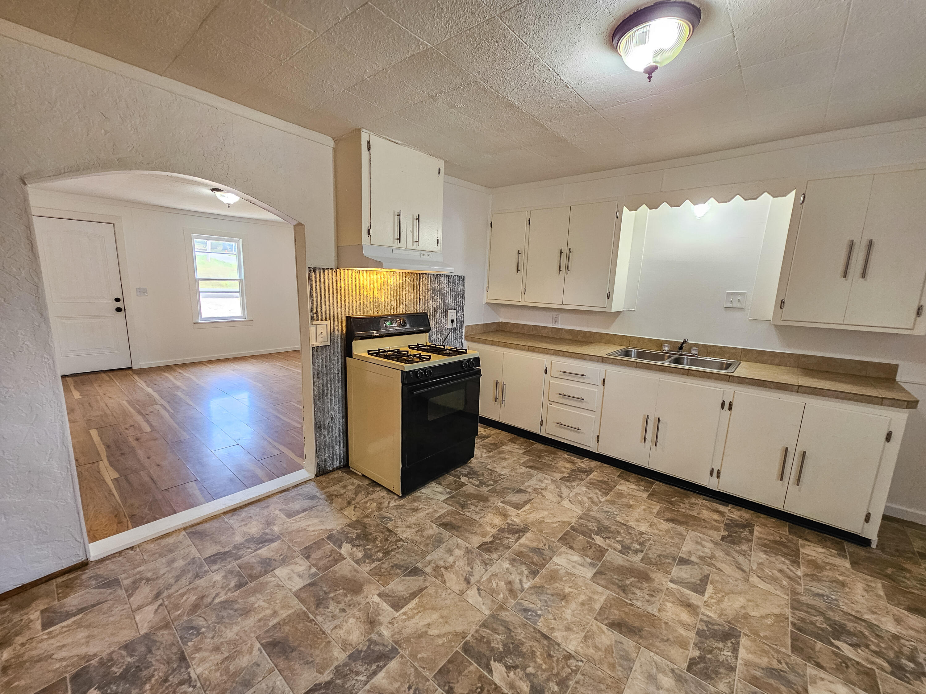 407 Grand Avenue Property Photo 17