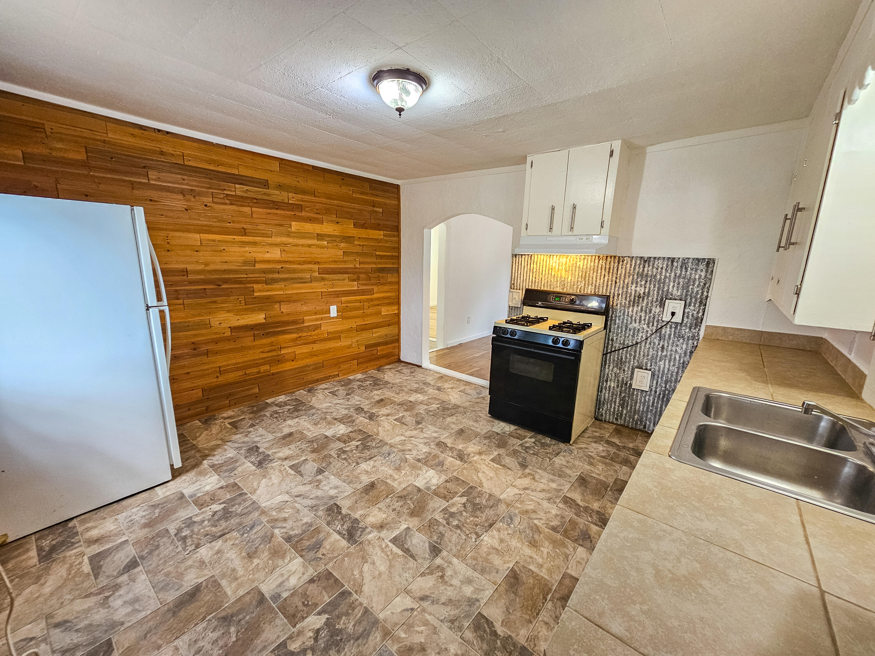 407 Grand Avenue Property Photo 18