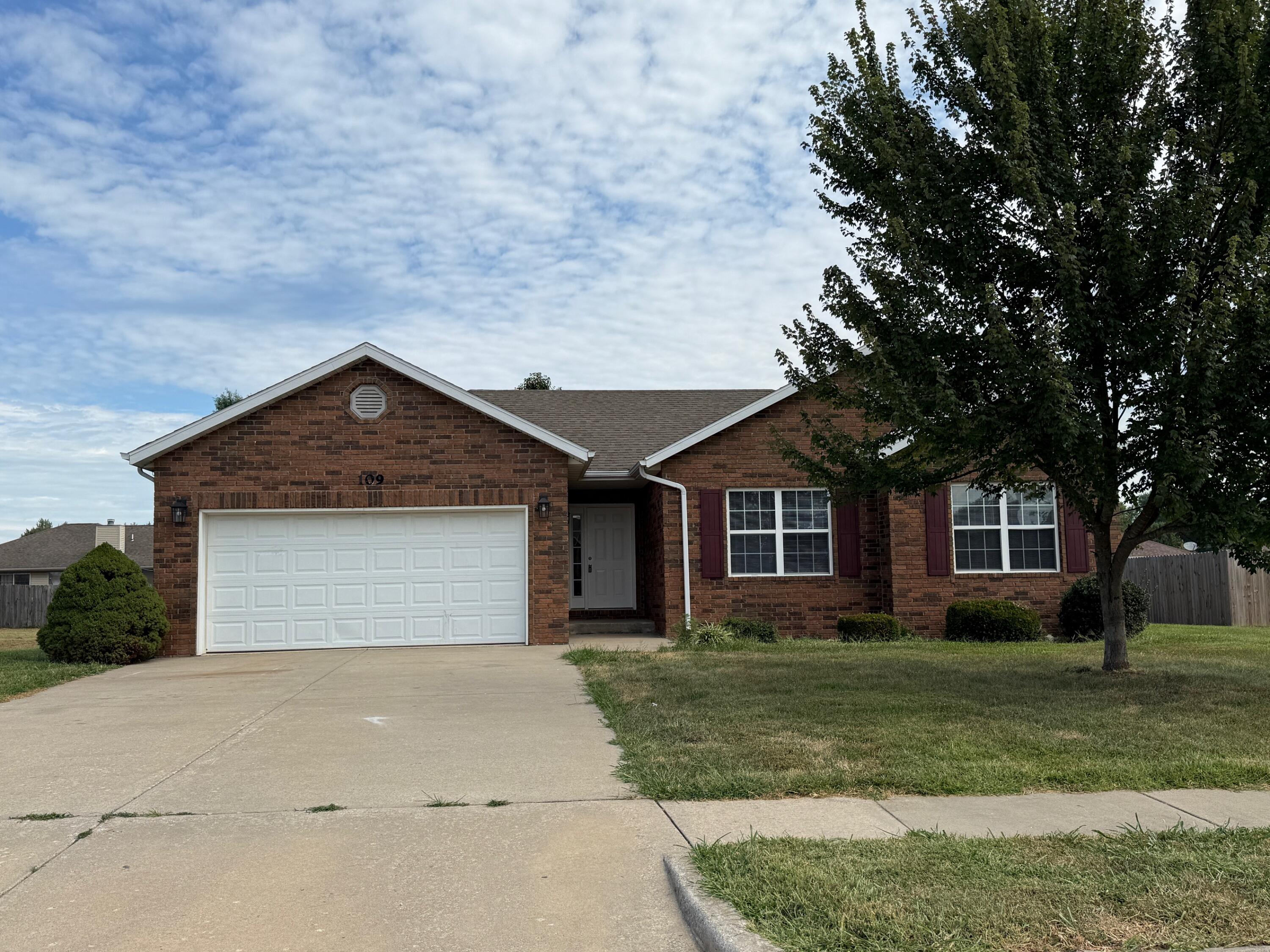 109 East Comanche Court Property Photo 1