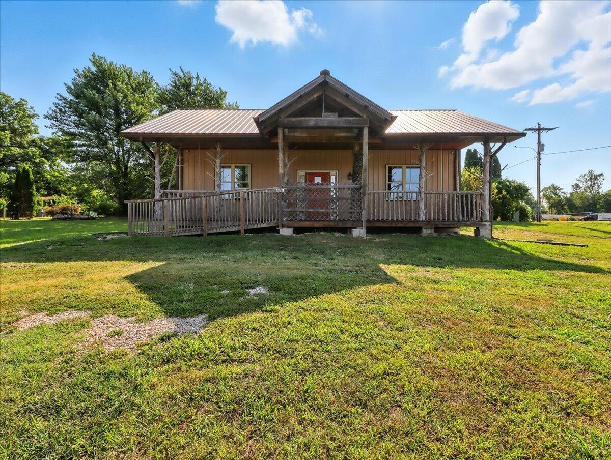 401 North Busch Street Property Photo 1