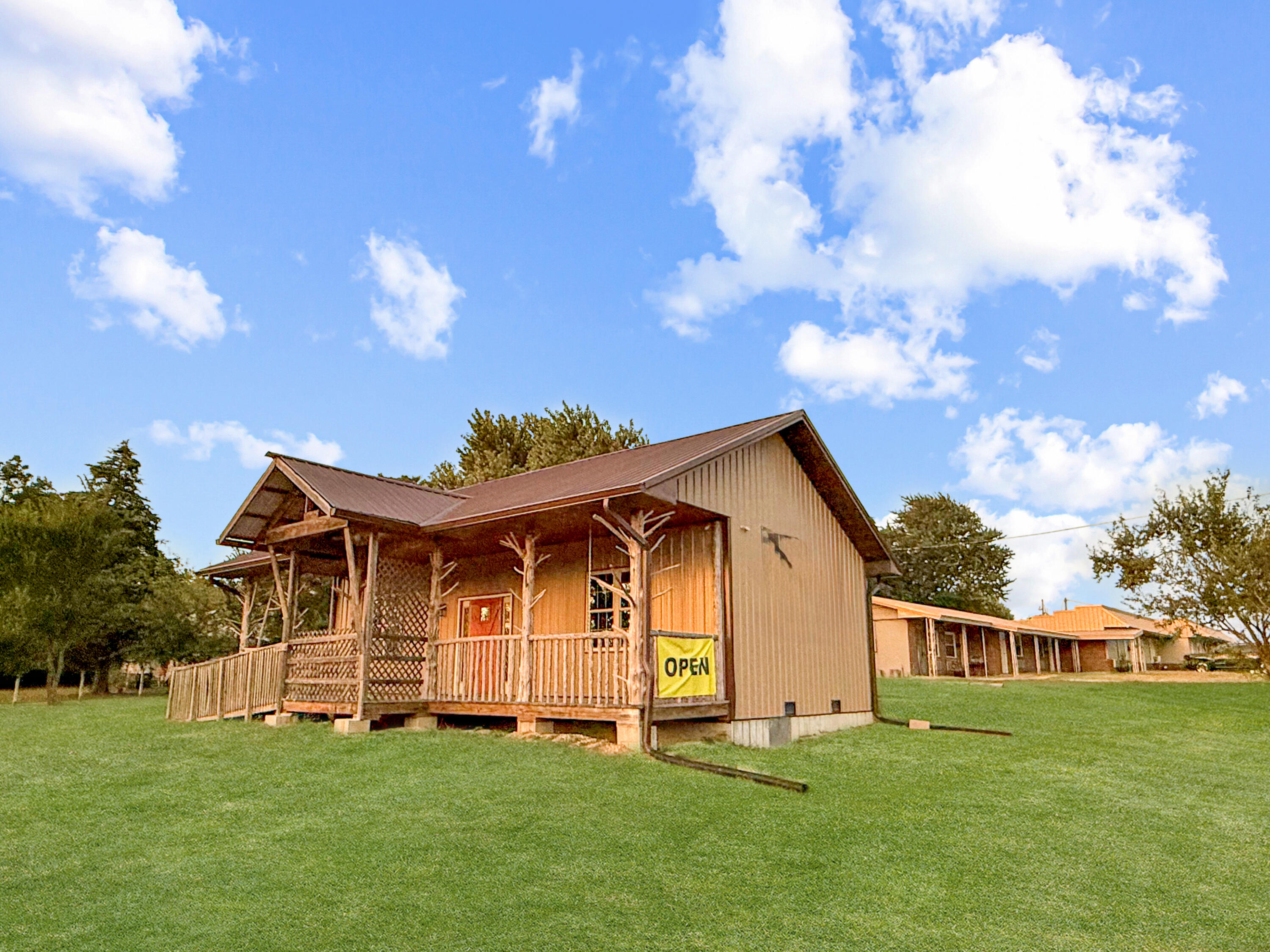 401 North Busch Street Property Photo 3