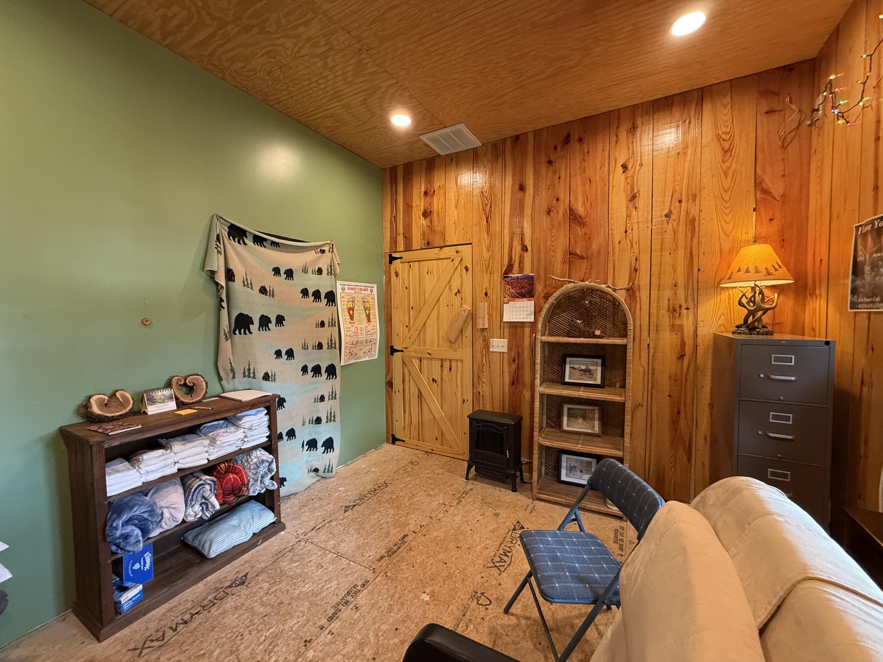 401 North Busch Street Property Photo 25