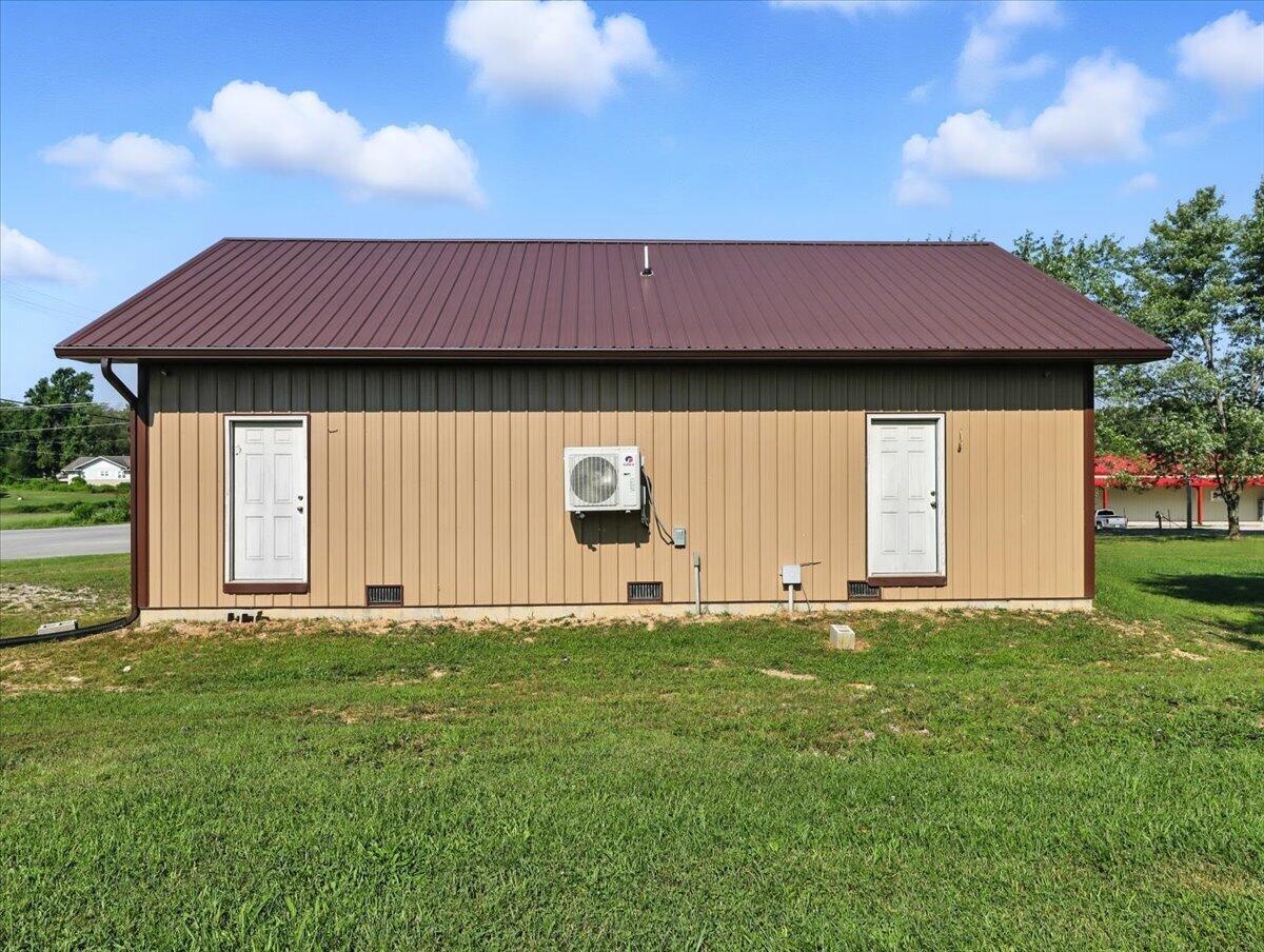 401 North Busch Street Property Photo 27