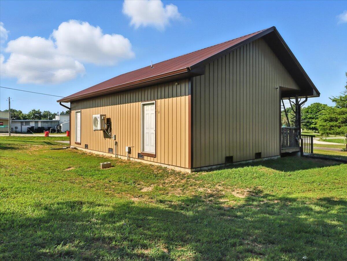 401 North Busch Street Property Photo 28