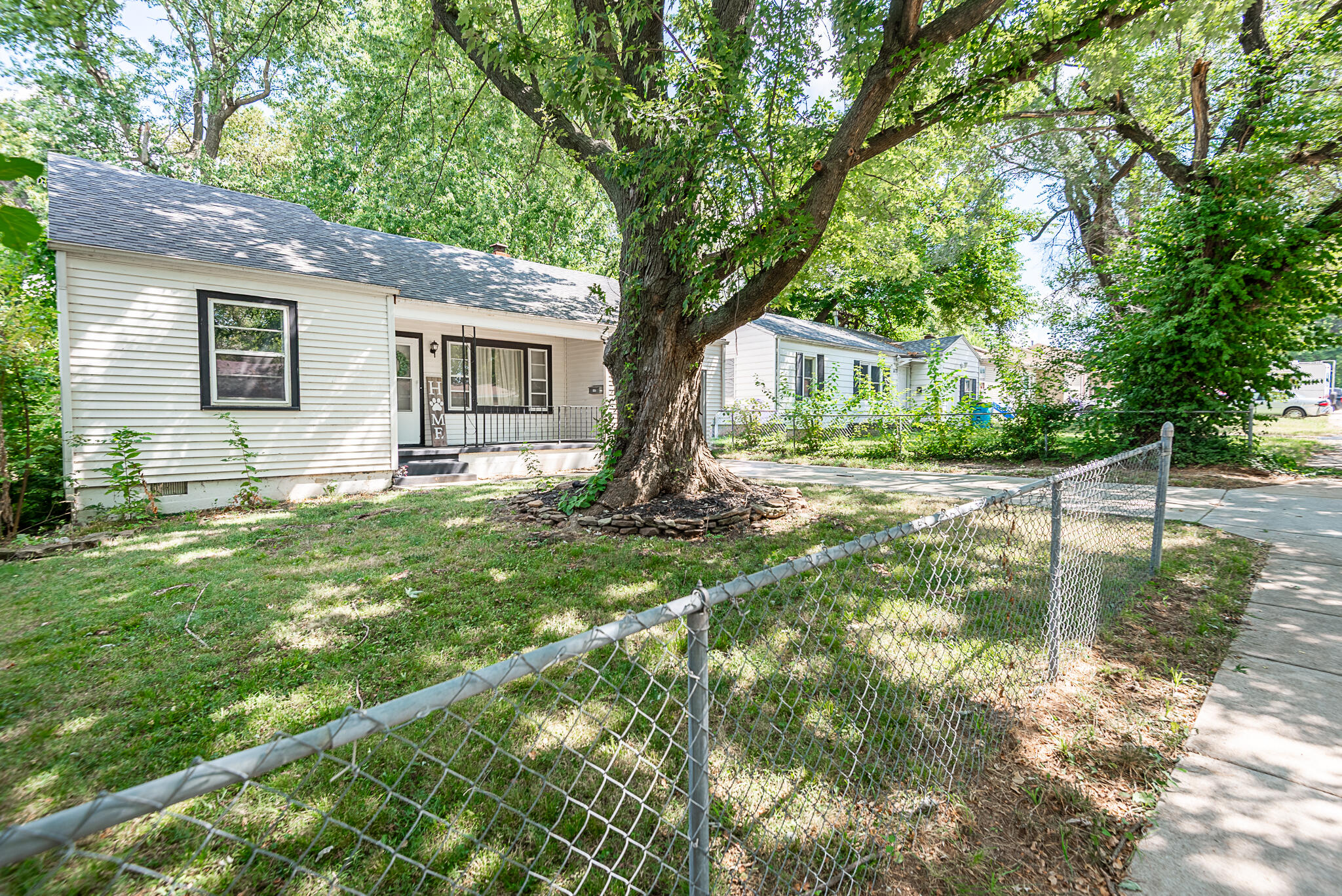 1407 East Locust Street Property Photo 1