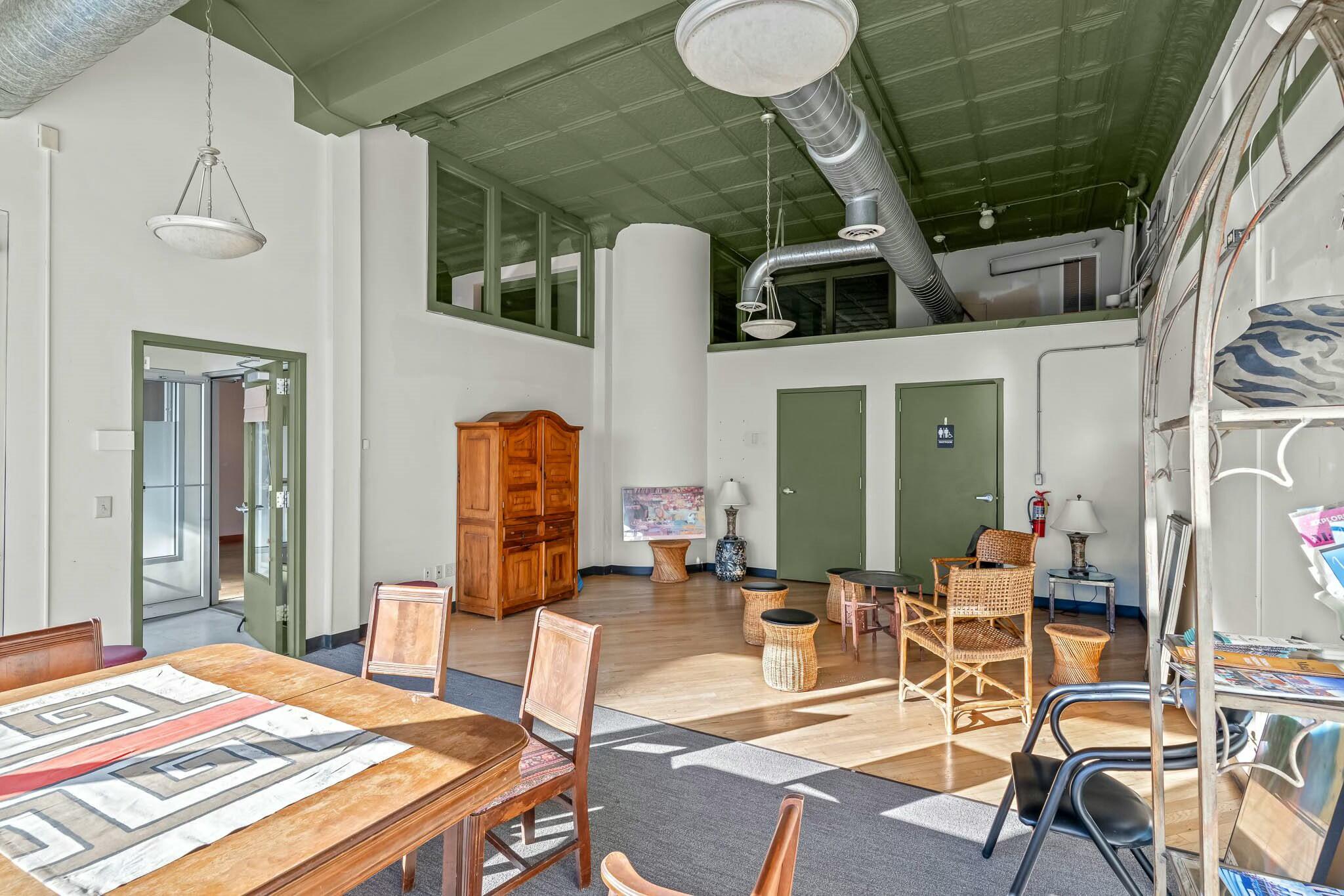 229 East Commercial Street Property Photo 10