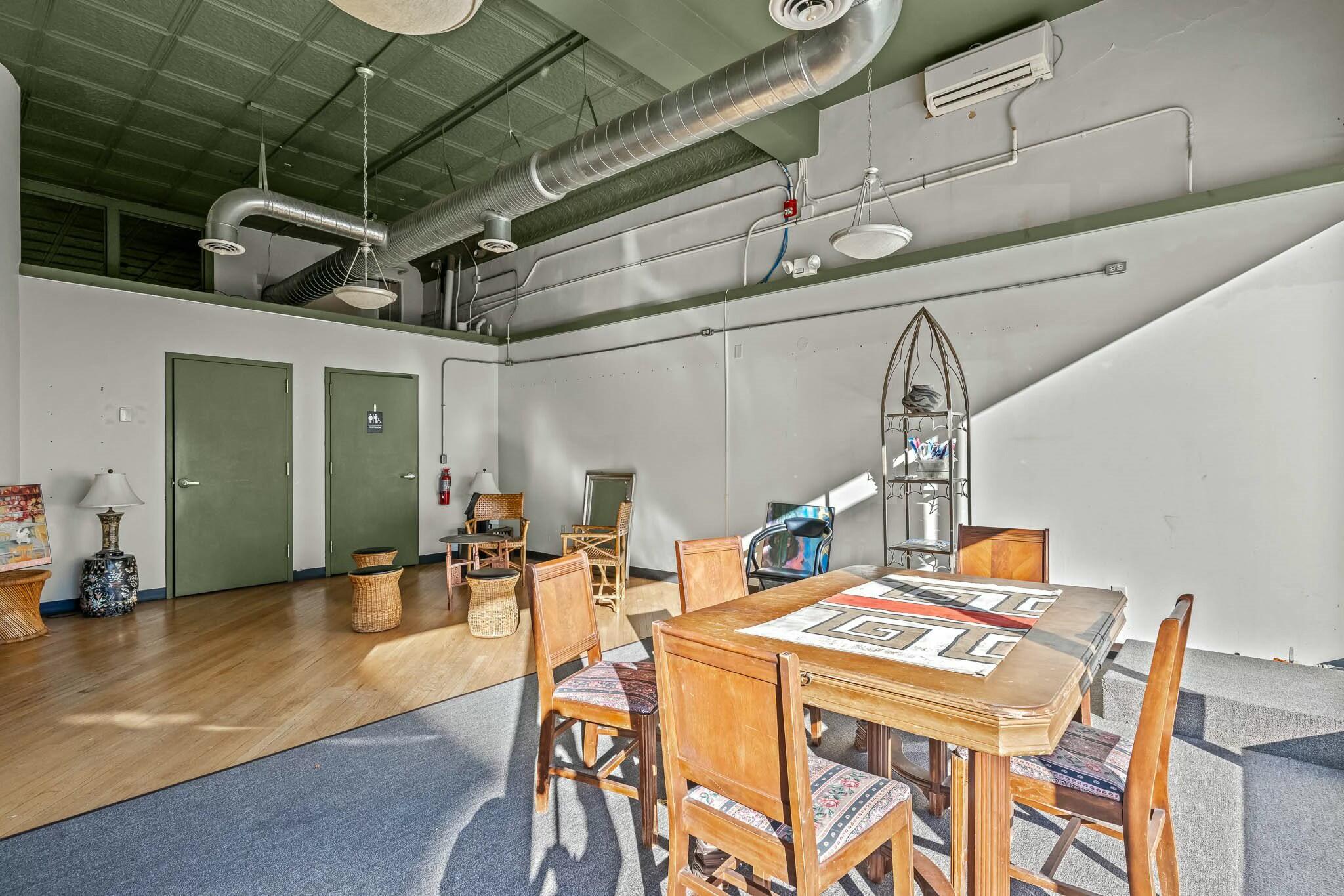 229 East Commercial Street Property Photo 11