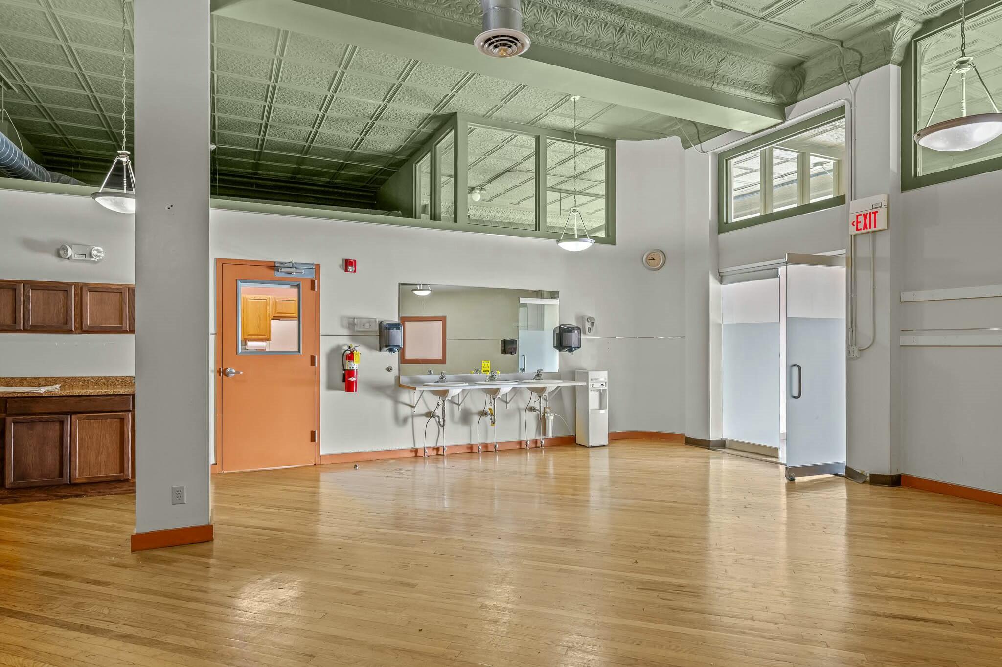 229 East Commercial Street Property Photo 16