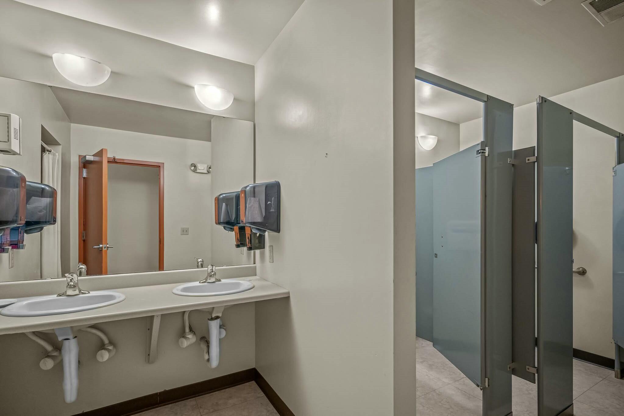 229 East Commercial Street Property Photo 23