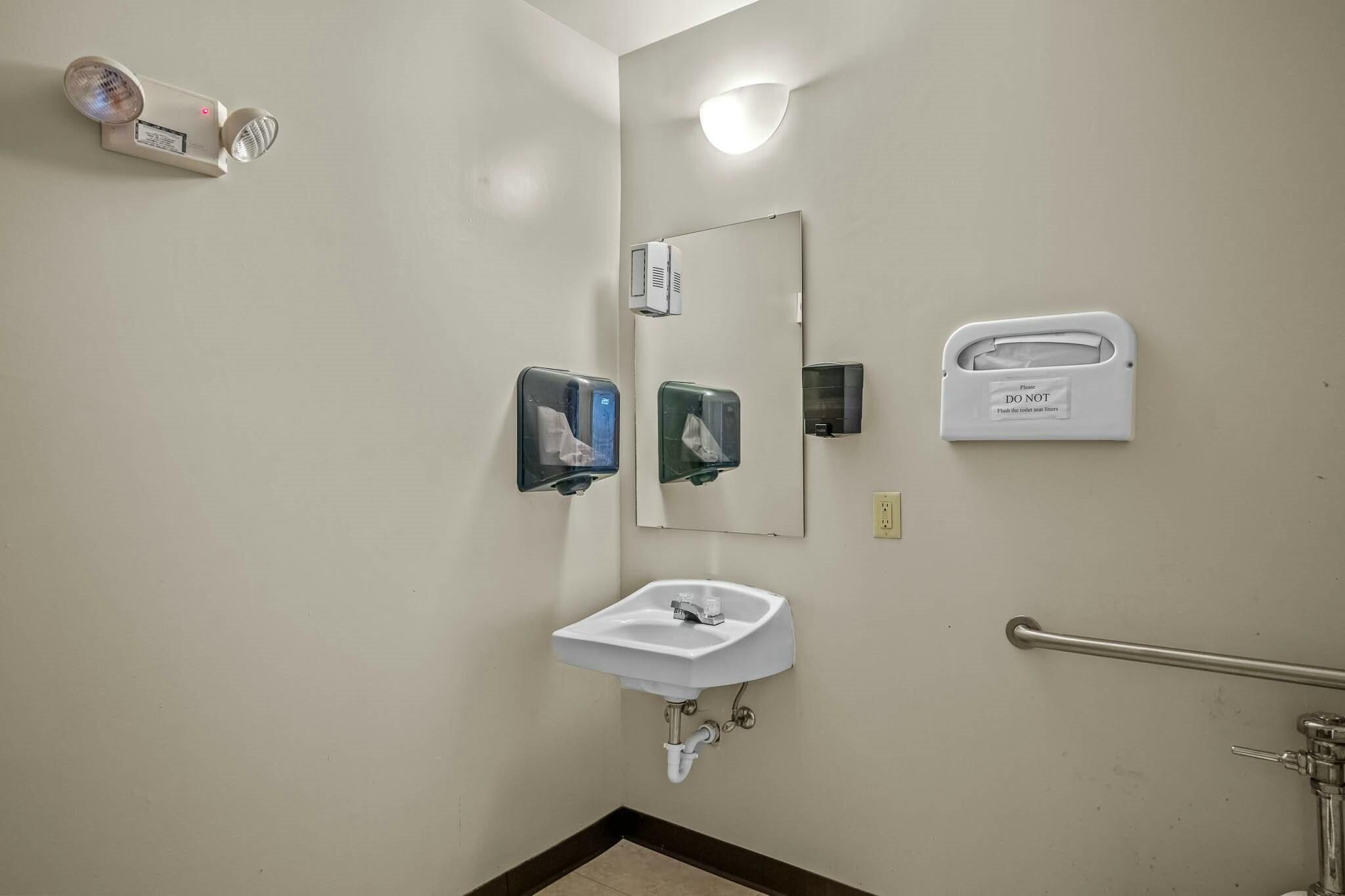 229 East Commercial Street Property Photo 25