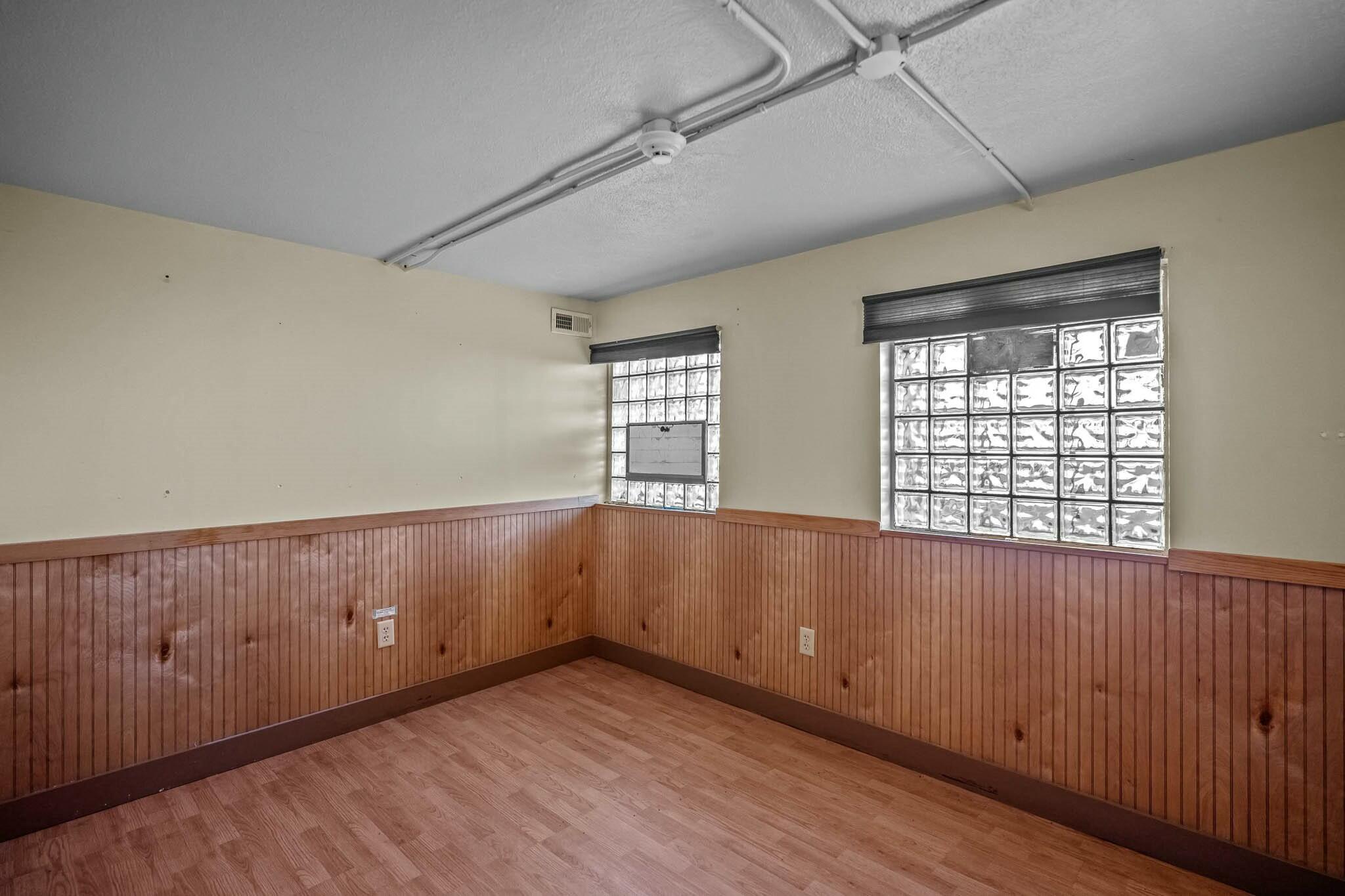 229 East Commercial Street Property Photo 29