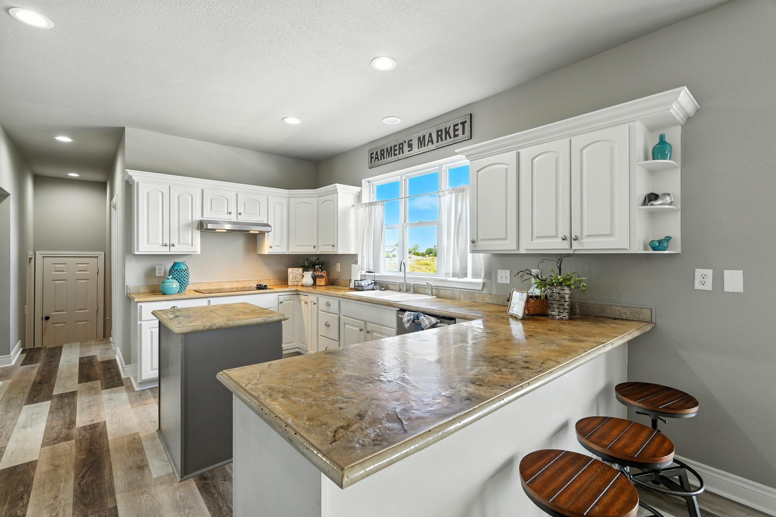 160 Emerald Pointe Drive Property Photo 17