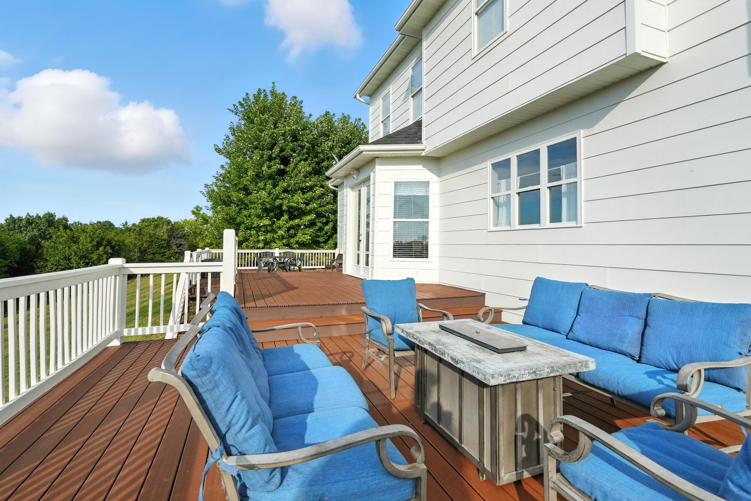 160 Emerald Pointe Drive Property Photo 23