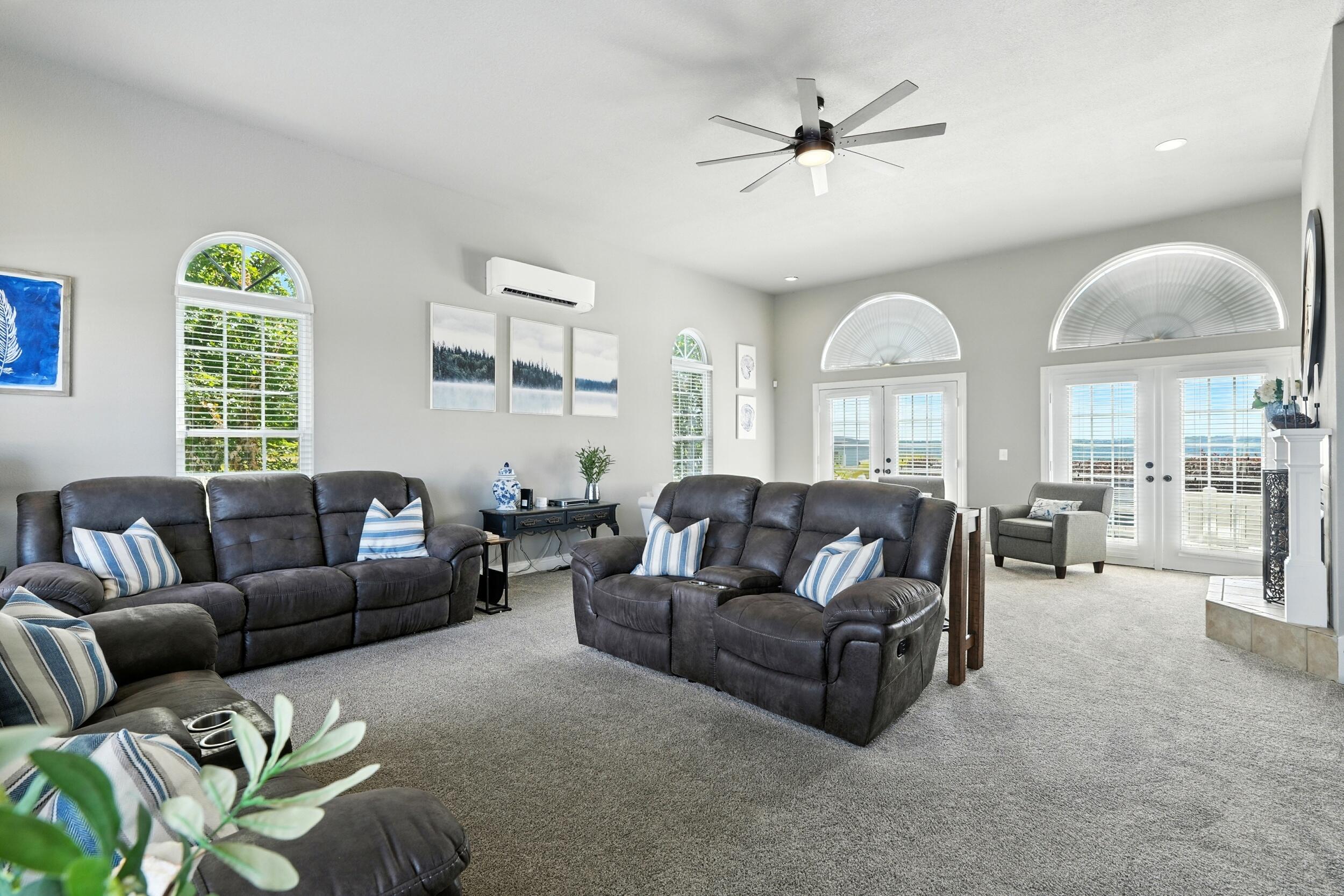 160 Emerald Pointe Drive Property Photo 26
