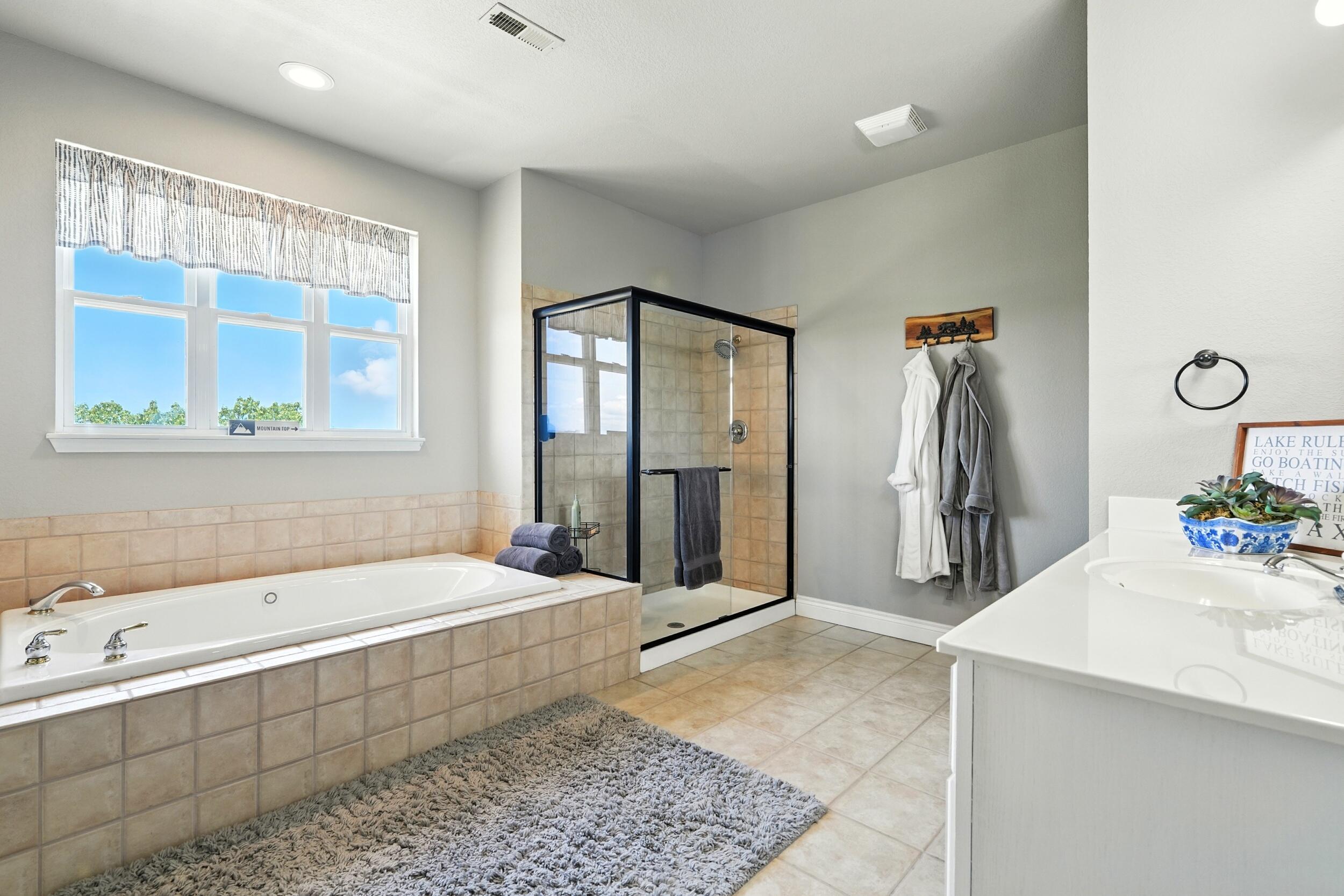 160 Emerald Pointe Drive Property Photo 46