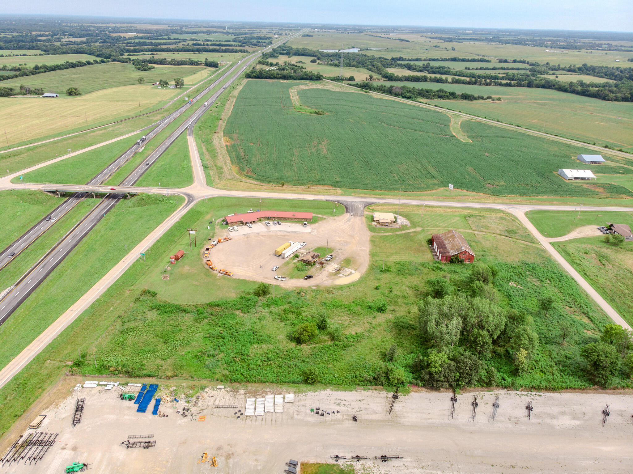 18400 Highway B East Property Photo 2