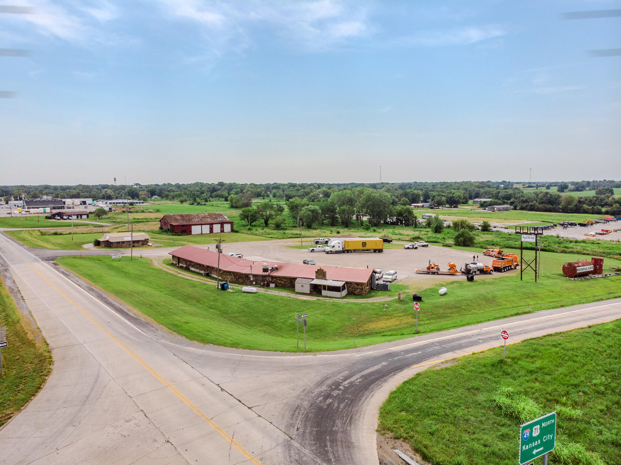 18400 Highway B East Property Photo 6