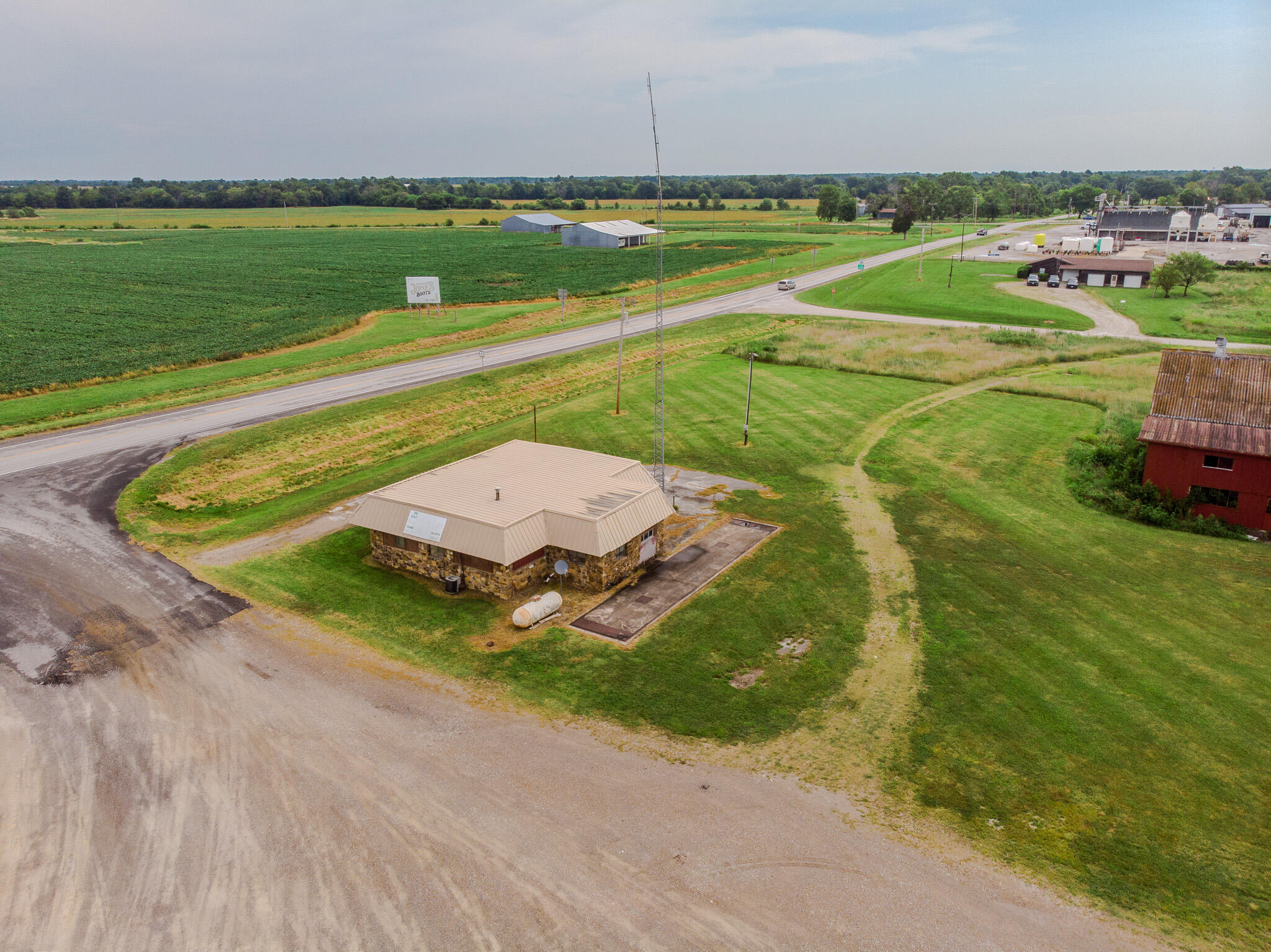 18400 Highway B East Property Photo 12