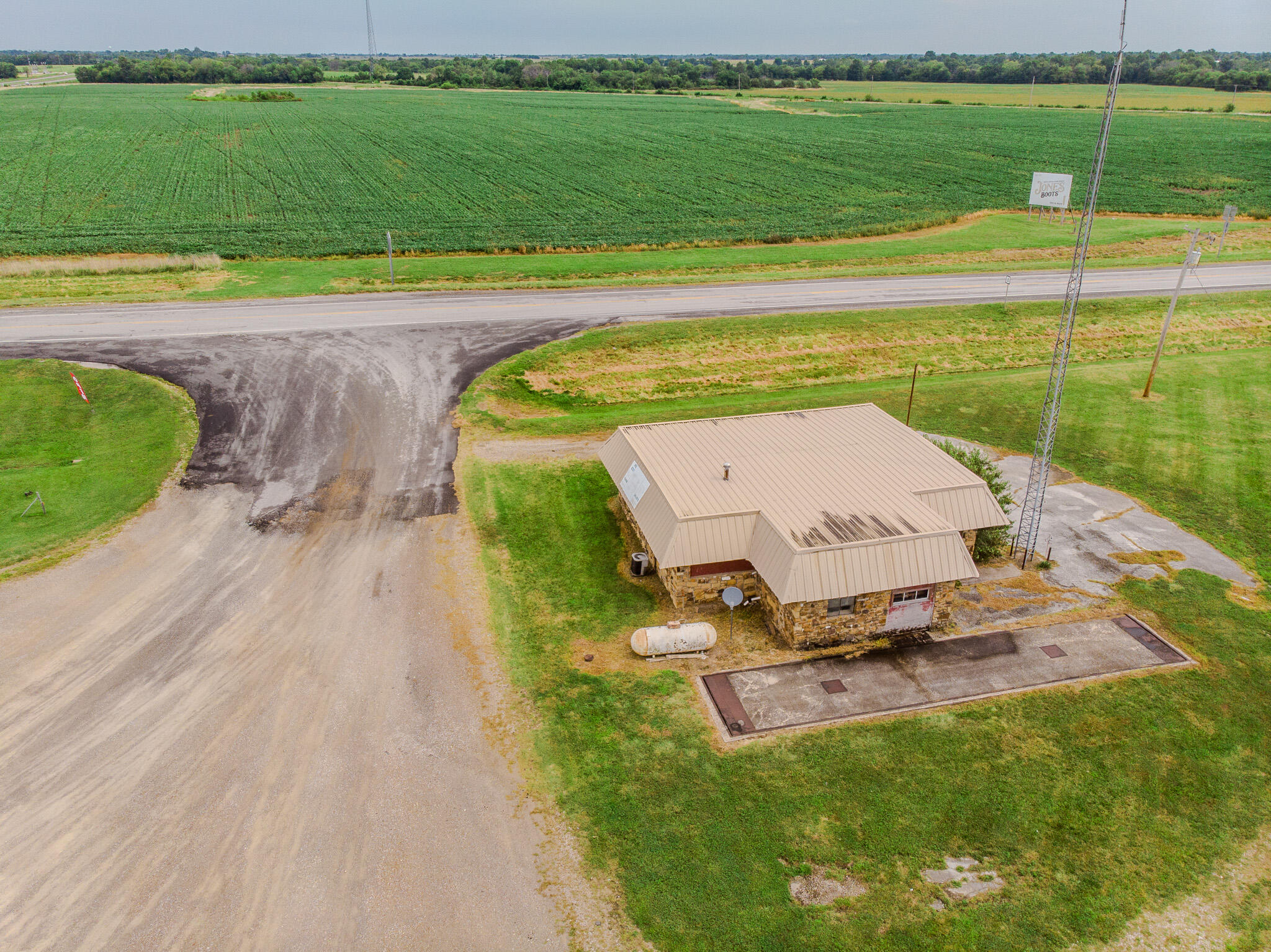 18400 Highway B East Property Photo 13