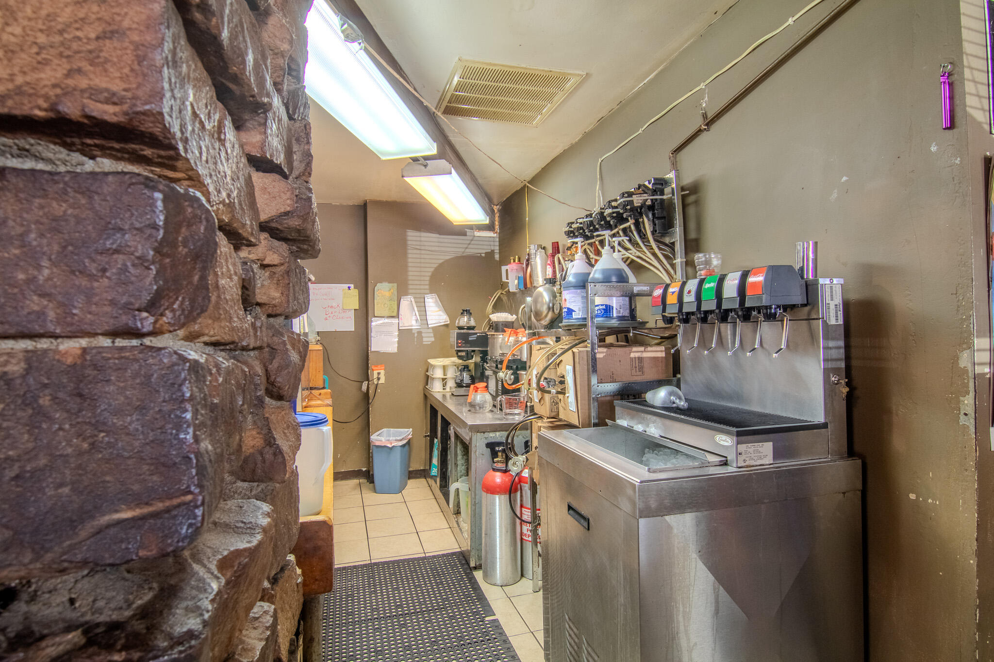 18400 Highway B East Property Photo 37