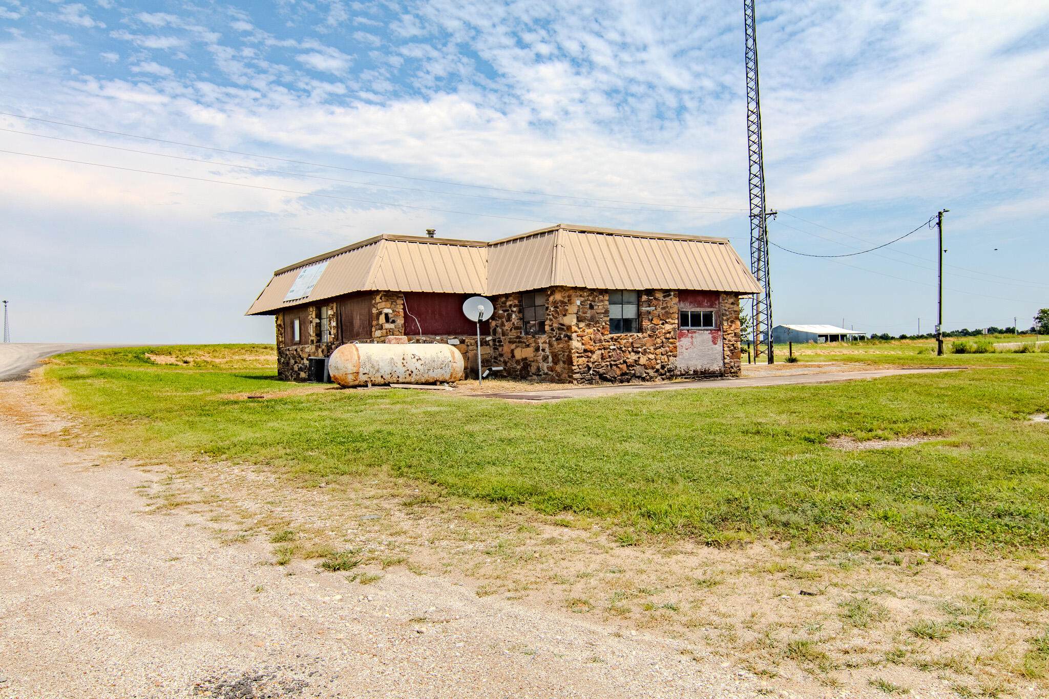 18400 Highway B East Property Photo 60