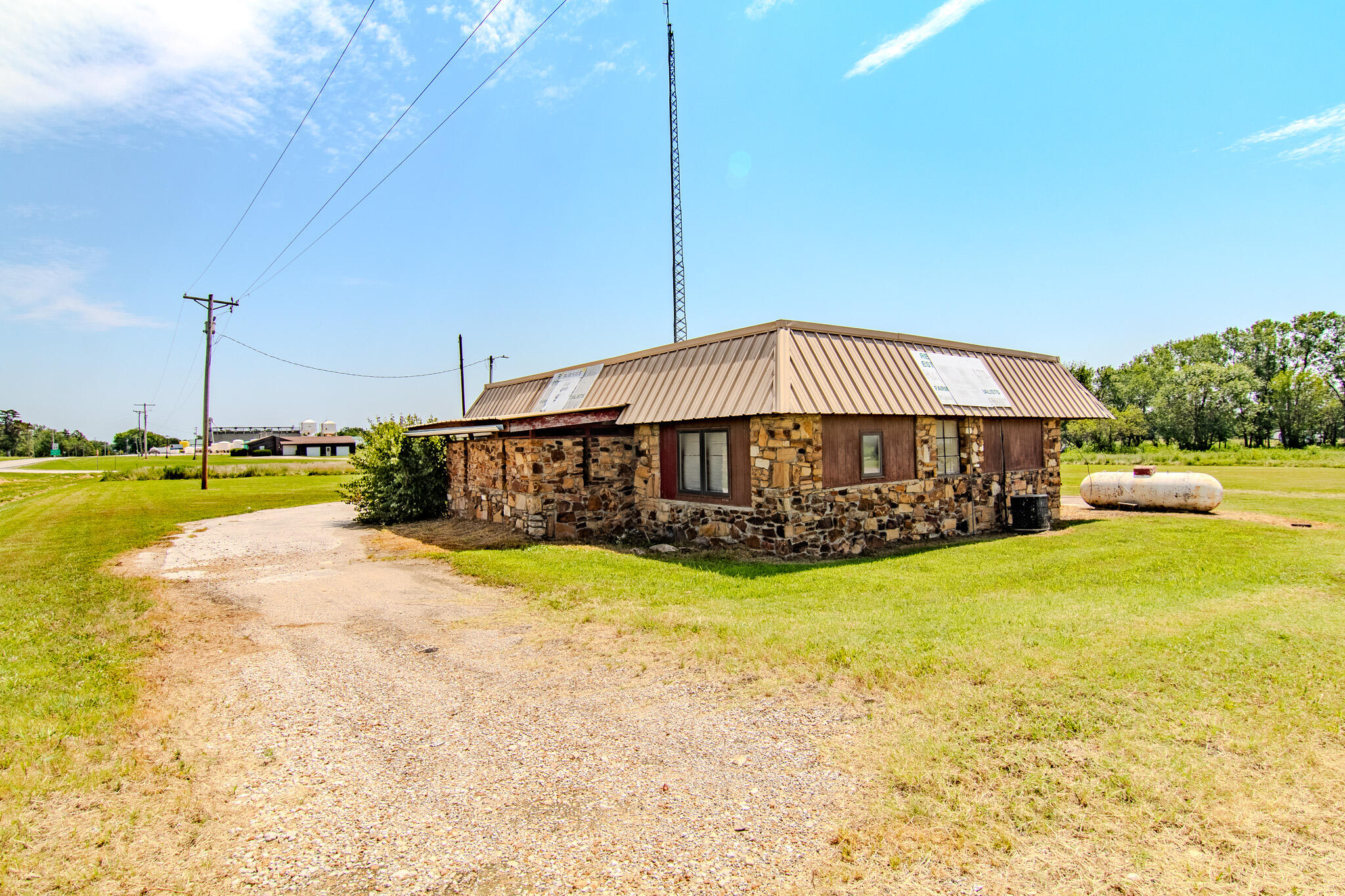 18400 Highway B East Property Photo 64