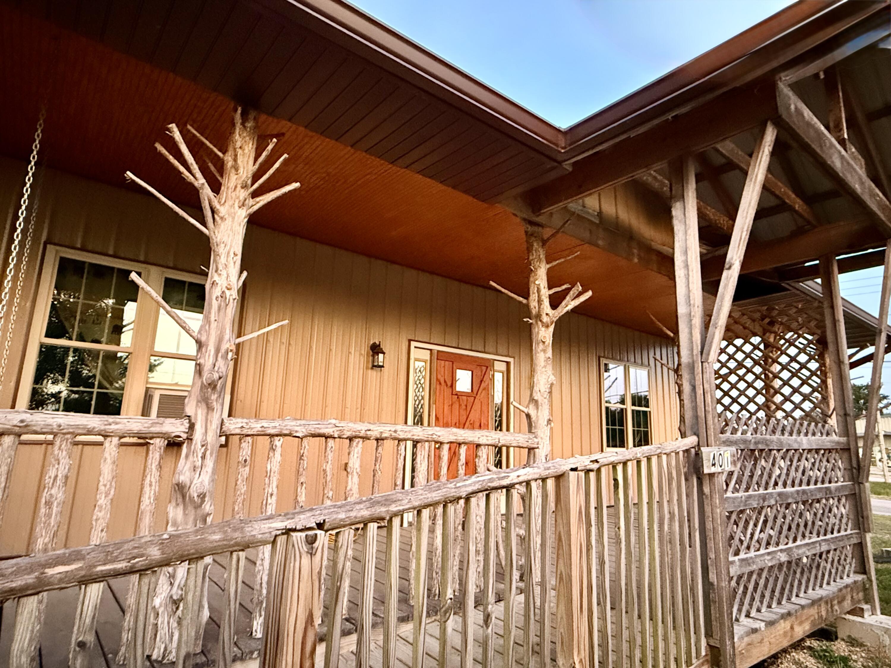 401 North Busch Street Property Photo 1