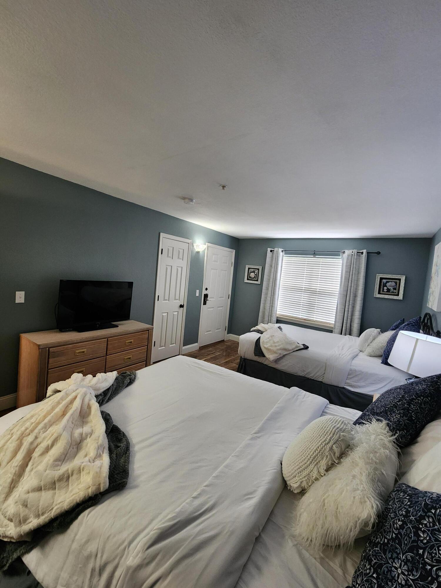 200 Golf View Drive Unit 5 Property Photo 43