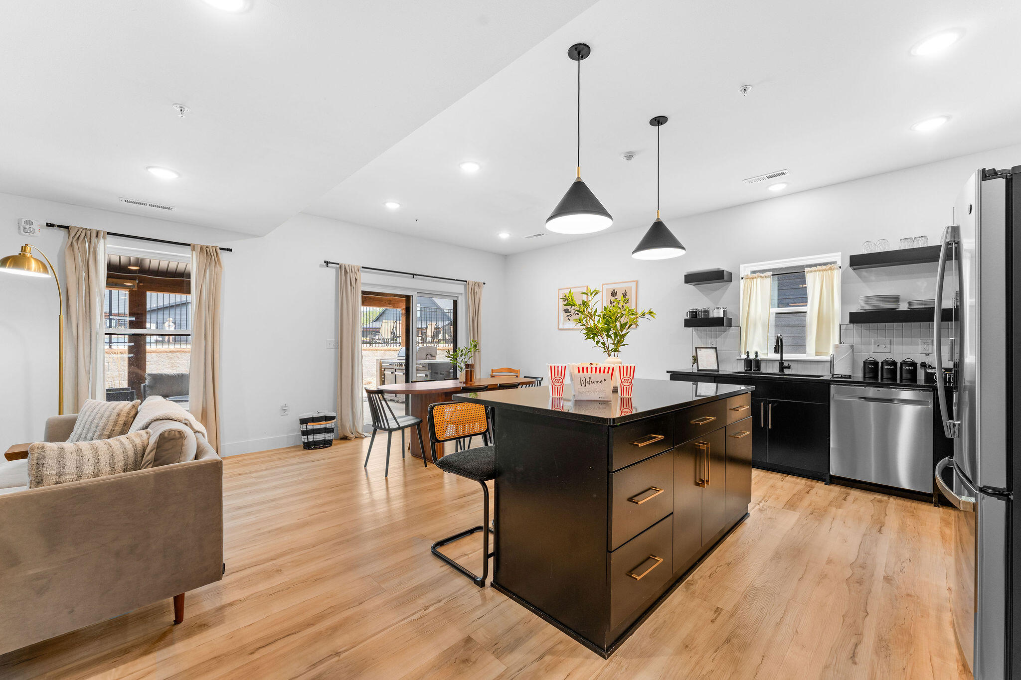 355 Poolside Pass Property Photo 5