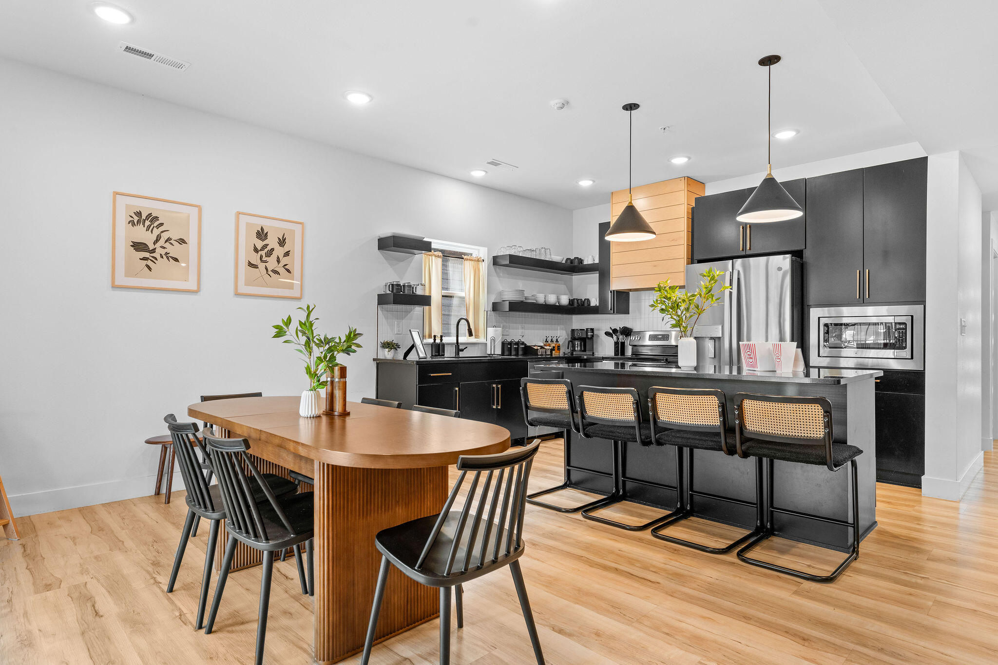 355 Poolside Pass Property Photo 6