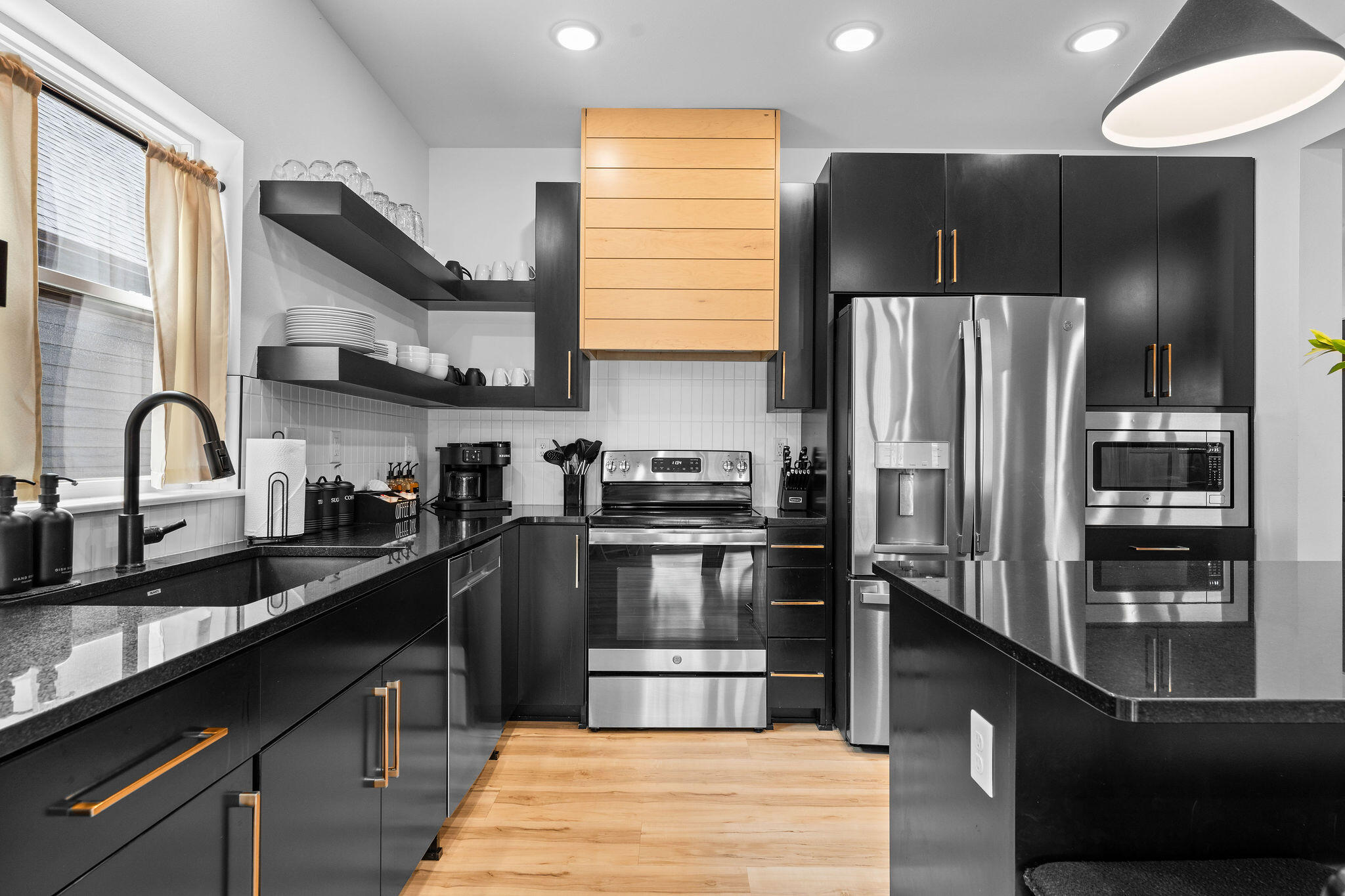 355 Poolside Pass Property Photo 7