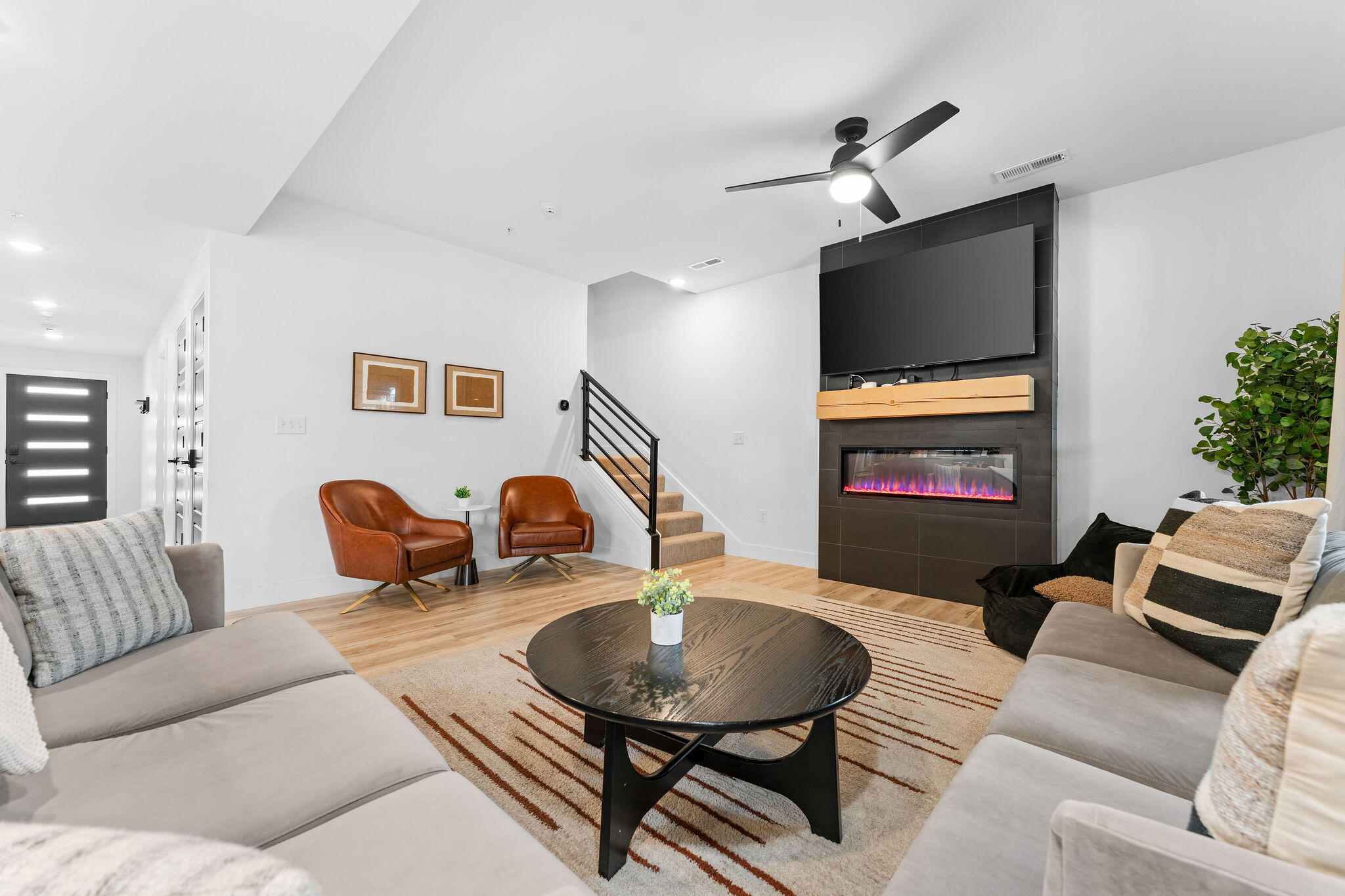 355 Poolside Pass Property Photo 8