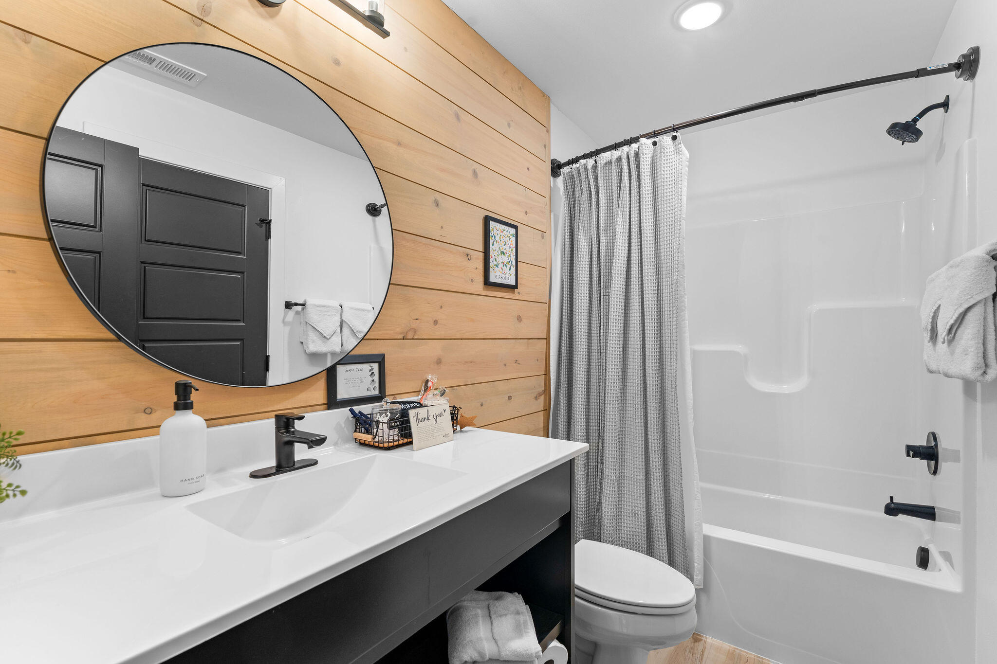 355 Poolside Pass Property Photo 12