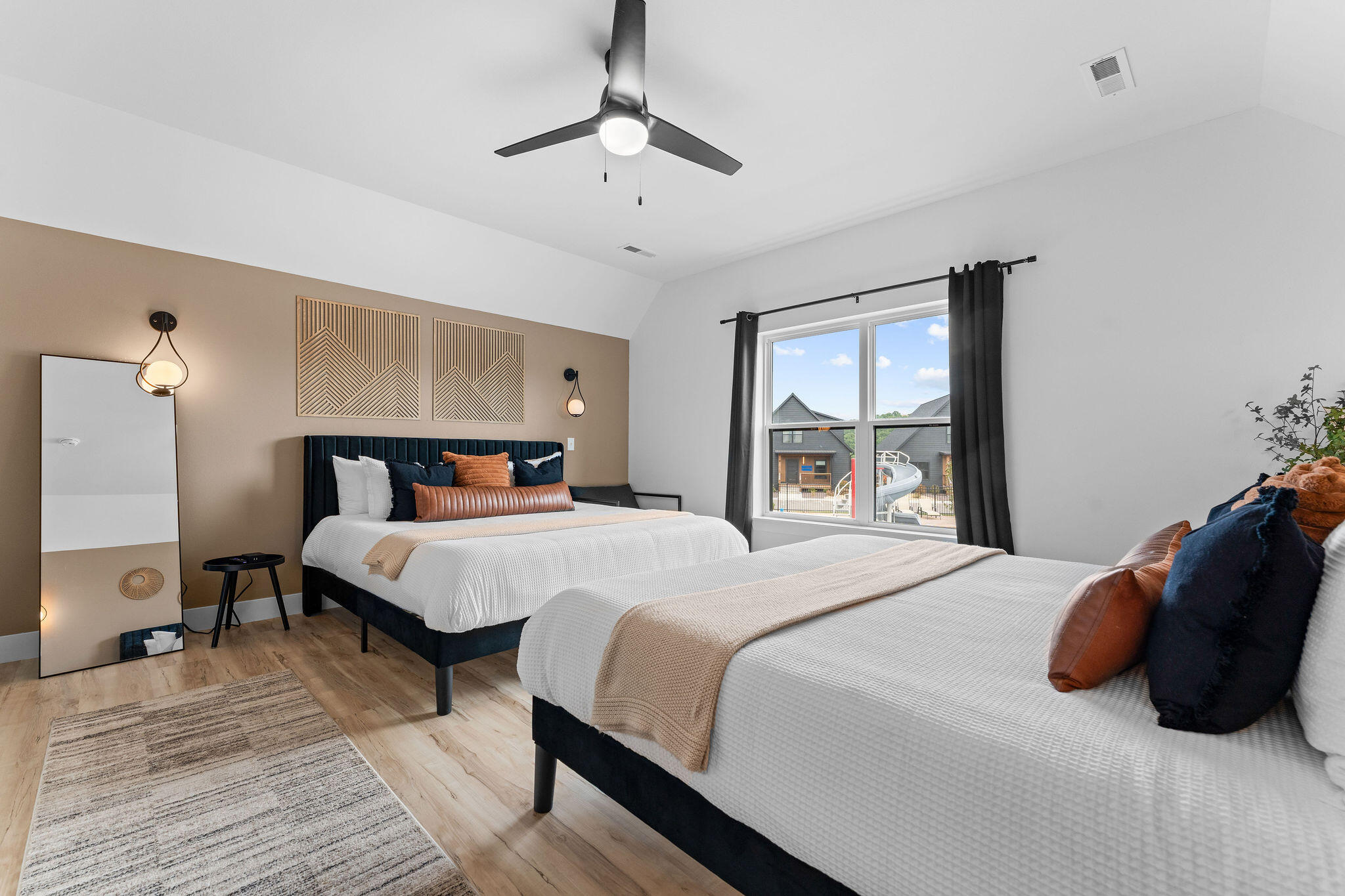 355 Poolside Pass Property Photo 13