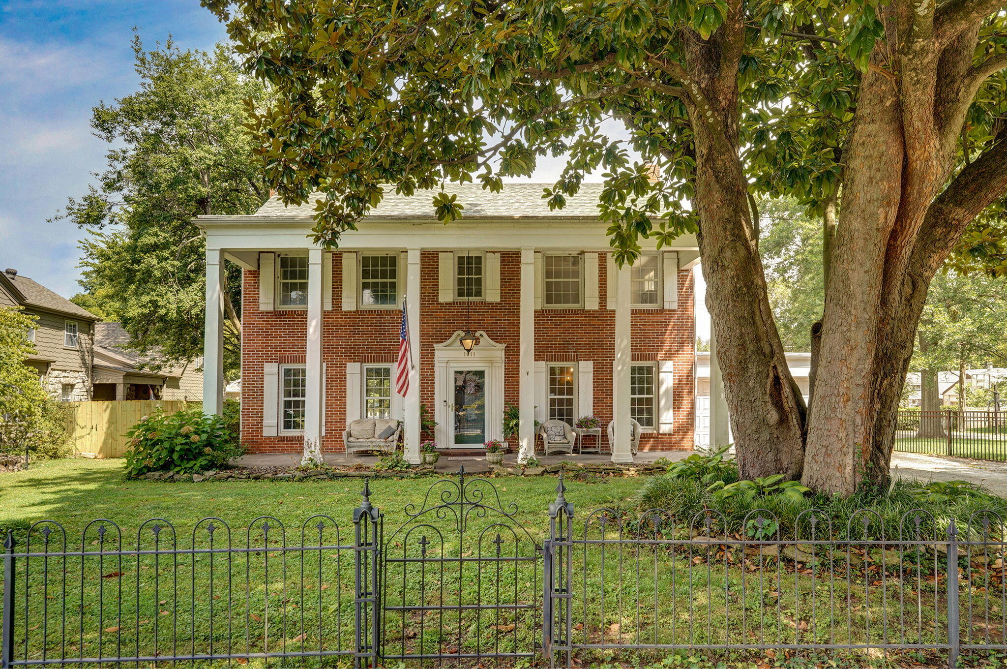 1011 East University Street Property Photo 1