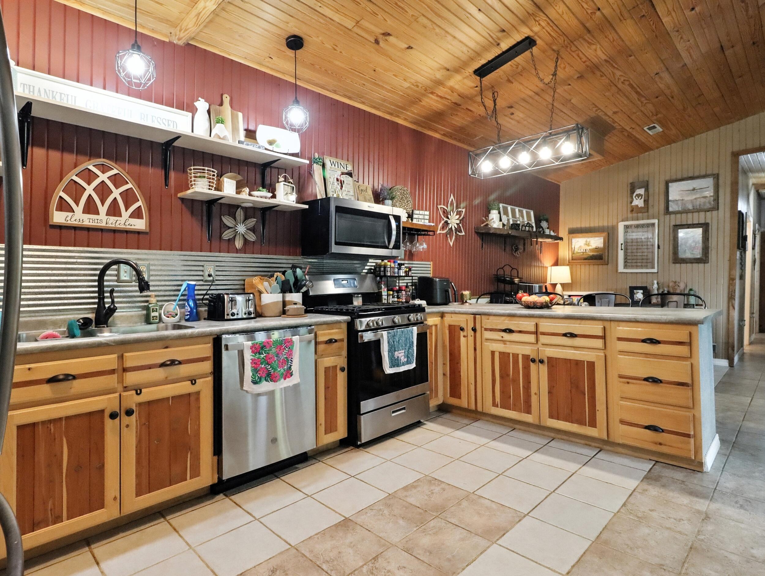 2186 County Road 502 Property Photo 9