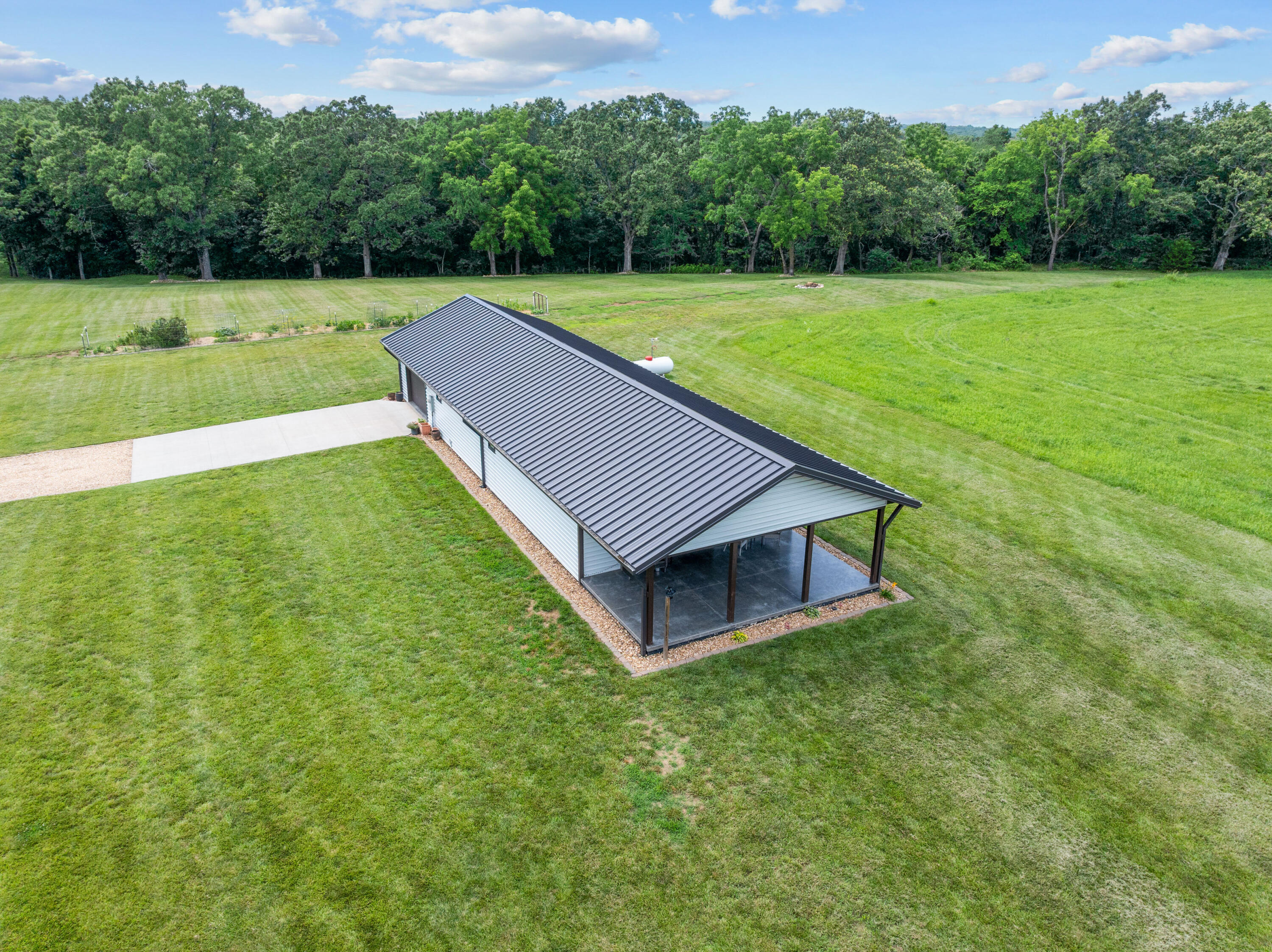 27255 Farm Road 2090 Property Photo 8