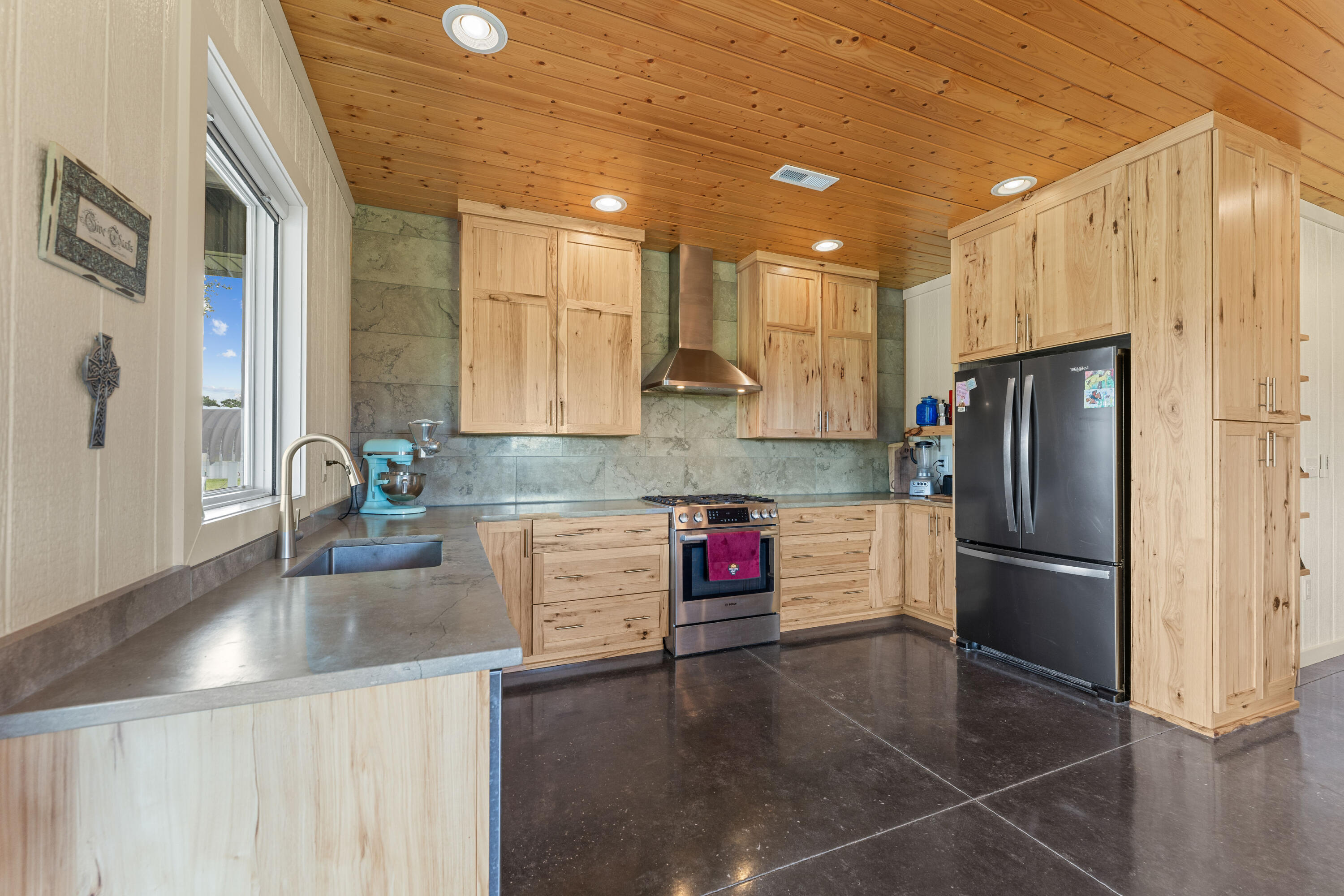 27255 Farm Road 2090 Property Photo 17