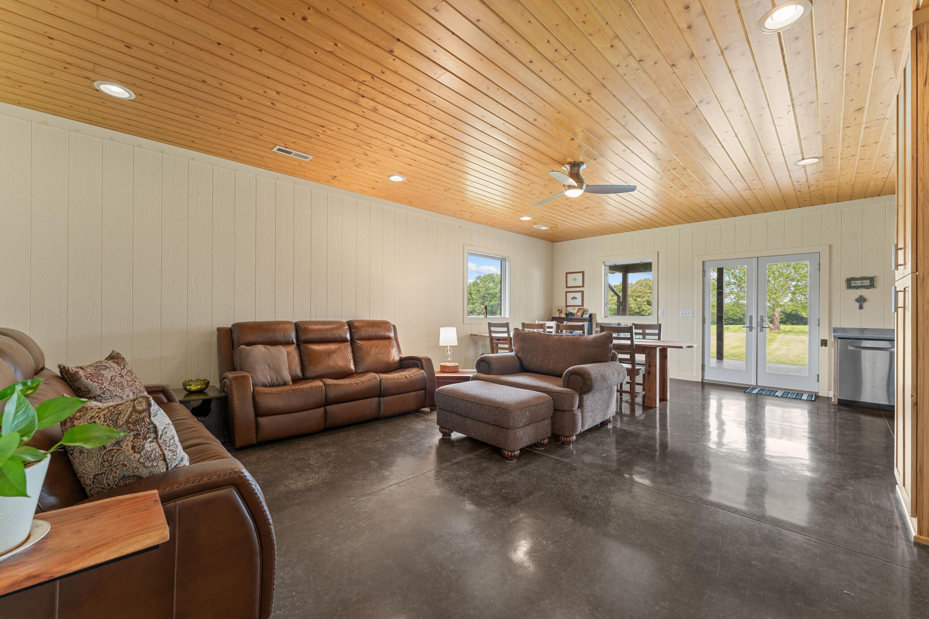 27255 Farm Road 2090 Property Photo 19