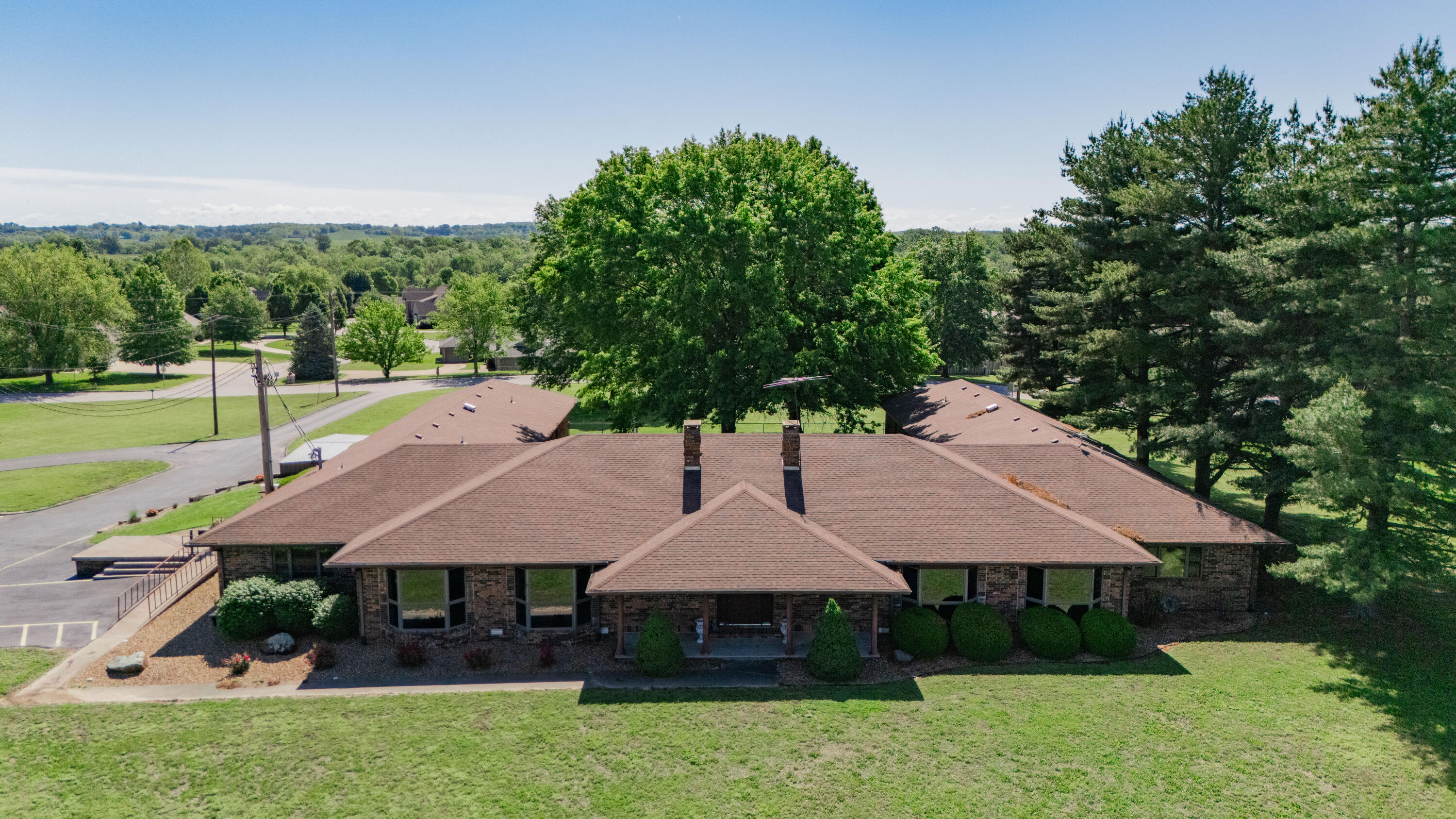 807 North Briarwood Drive Property Photo 1