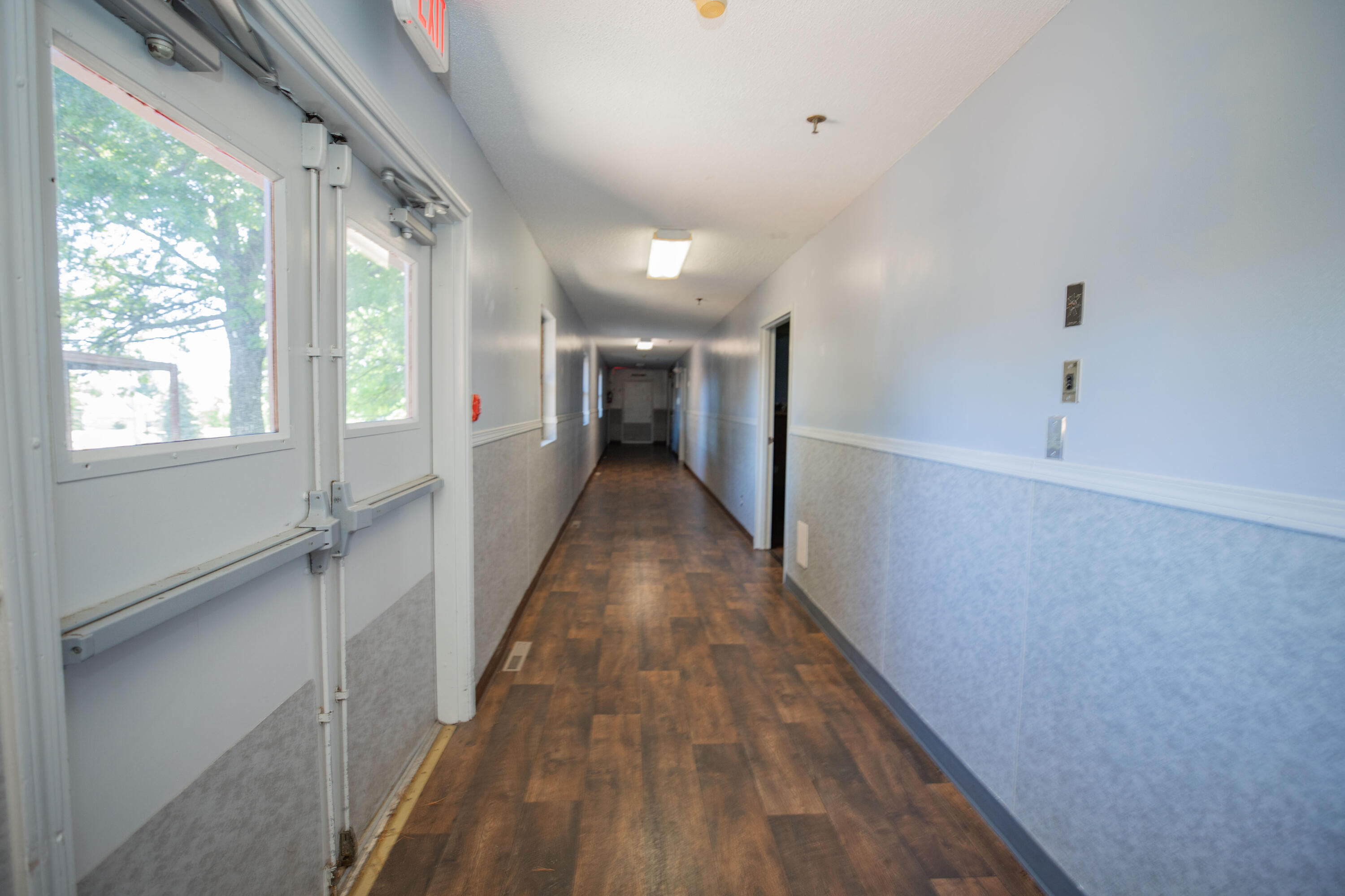 807 North Briarwood Drive Property Photo 5