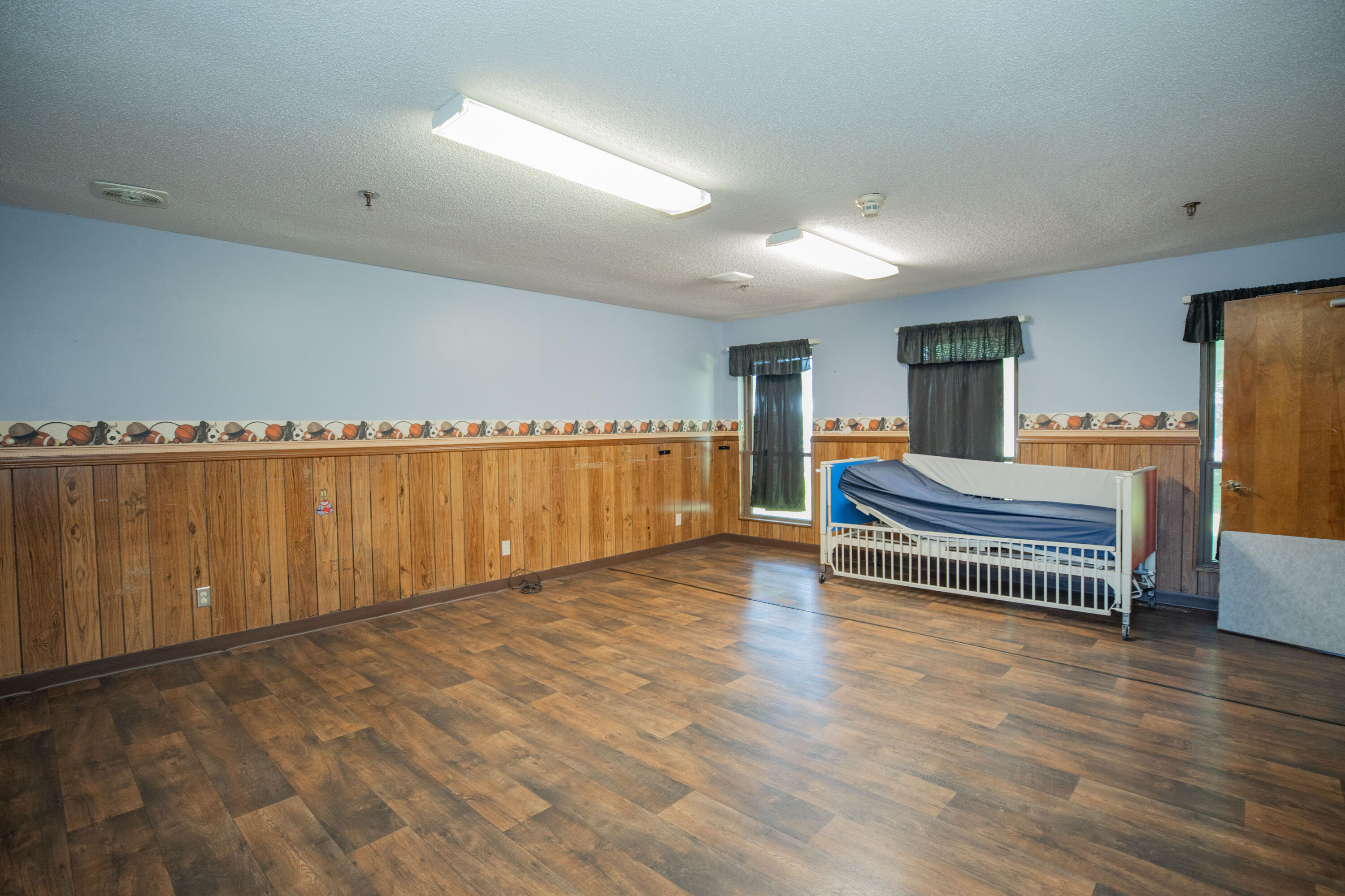 807 North Briarwood Drive Property Photo 7