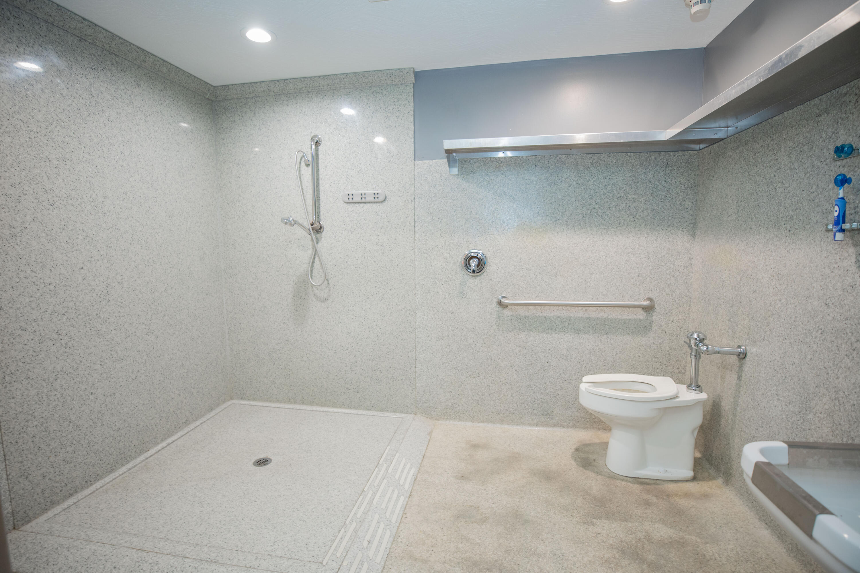 807 North Briarwood Drive Property Photo 17